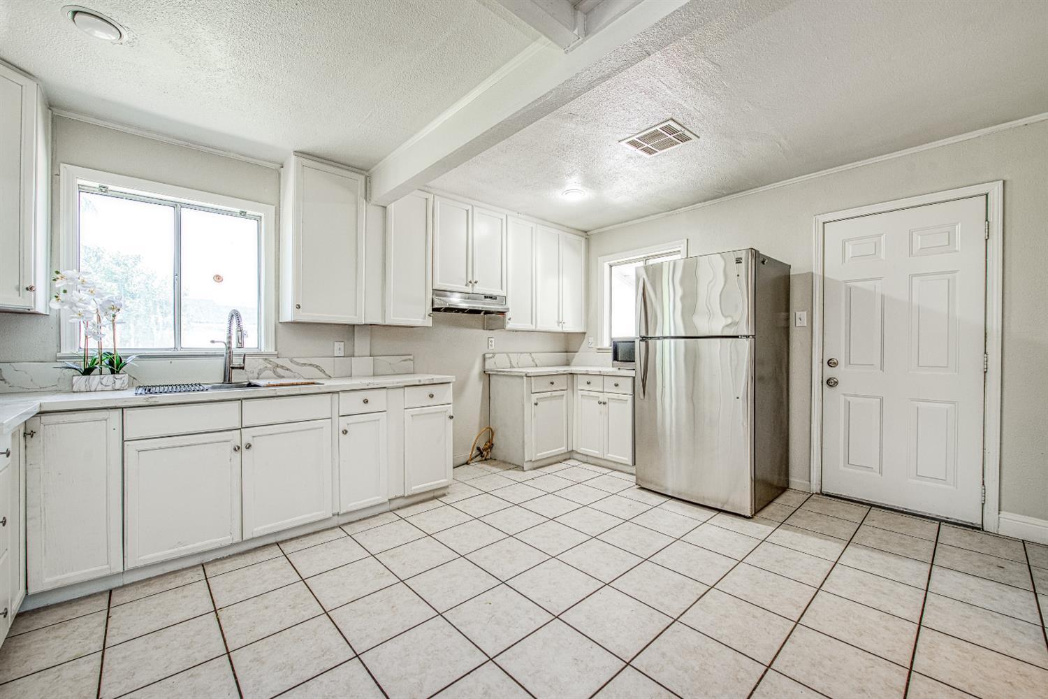 Fresno, California, 93722, United States, 3 Bedrooms Bedrooms, ,2 BathroomsBathrooms,Residential,For Sale,2039755