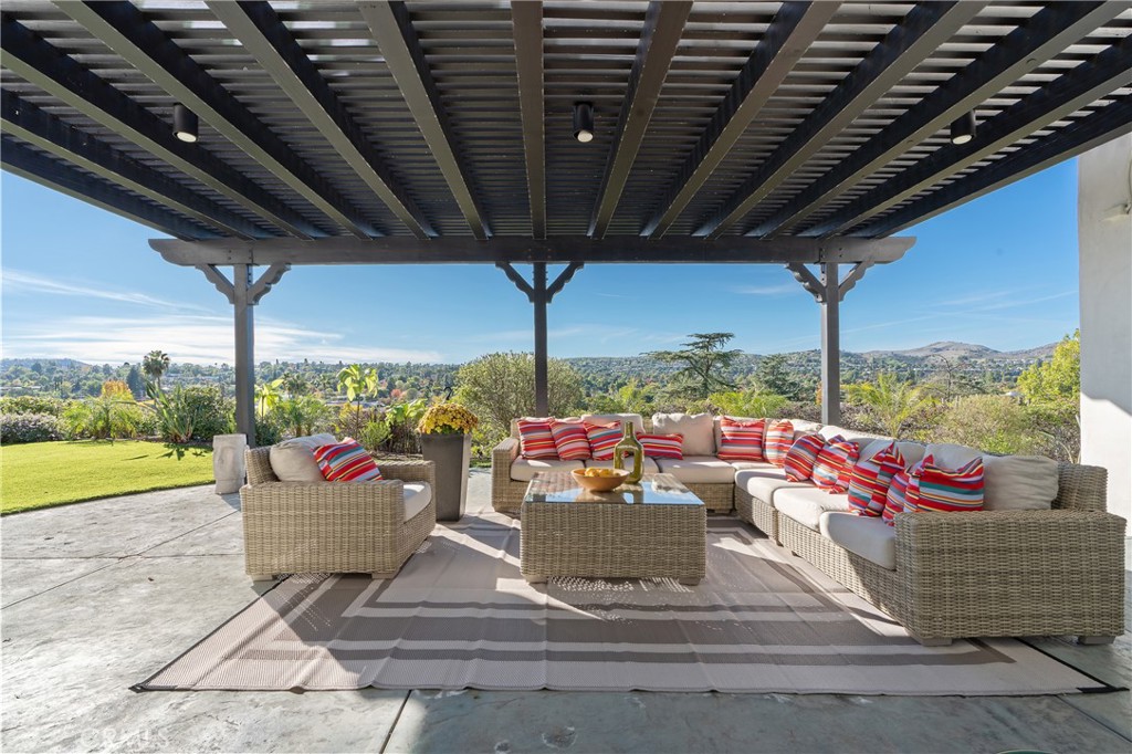 Woodland Hills, California, 91367, United States, 5 Bedrooms Bedrooms, ,4 BathroomsBathrooms,Residential,For Sale,2003511