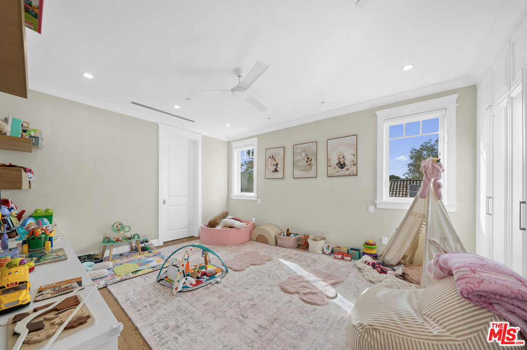 Valley Village, California, 91607, United States, 7 Bedrooms Bedrooms, ,8 BathroomsBathrooms,Residential,For Sale,1997303