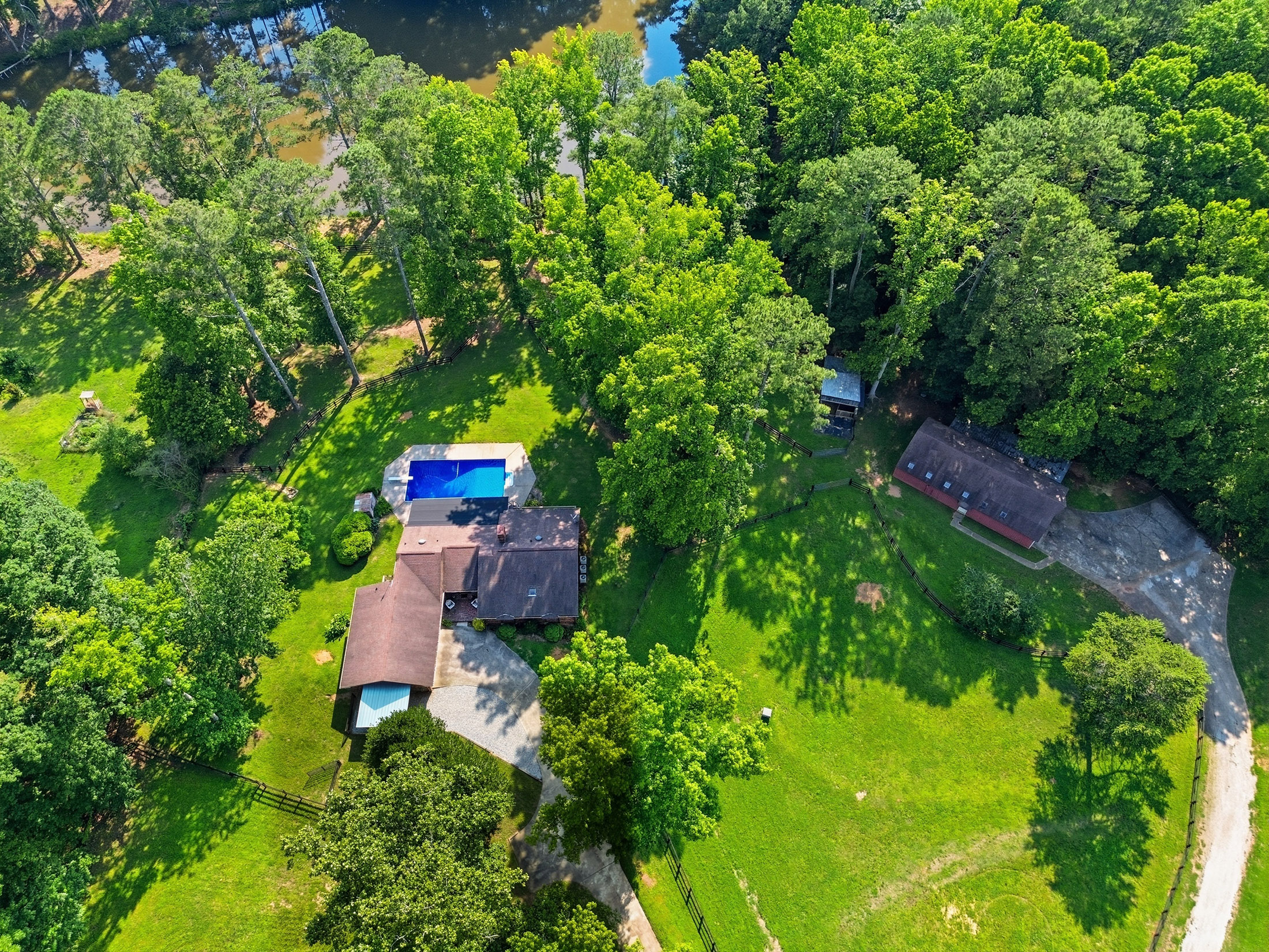  Exceptional Brick Ranch on 5+/- Picturesque Acres - 物件實景