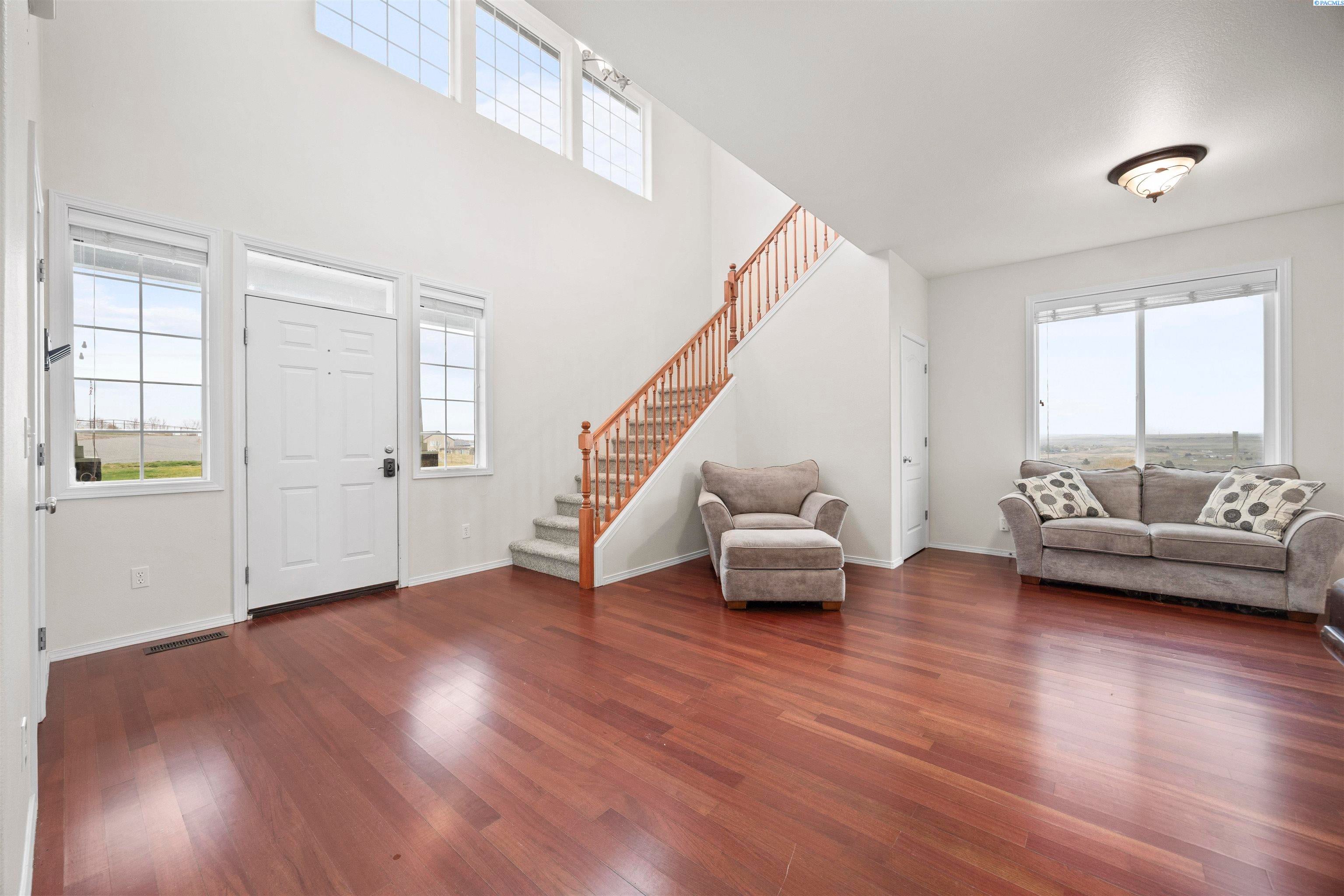 Eltopia, Washington, 99330, United States, 5 Bedrooms Bedrooms, ,4 BathroomsBathrooms,Residential,For Sale,2012124