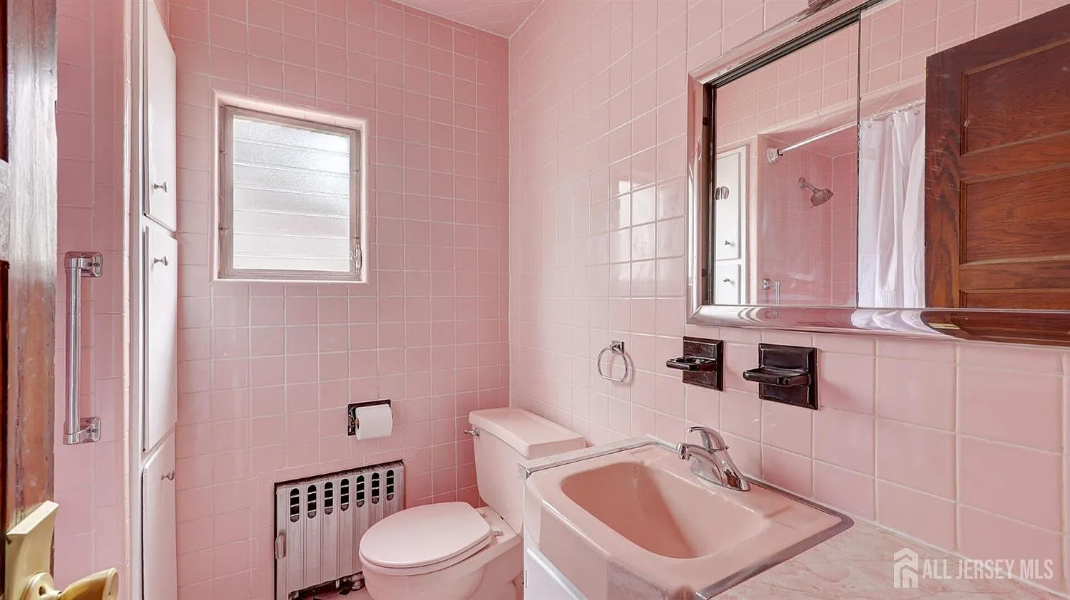 Highland Park, New Jersey, 08904, United States, 6 Bedrooms Bedrooms, ,2 BathroomsBathrooms,Residential,For Sale,1888077