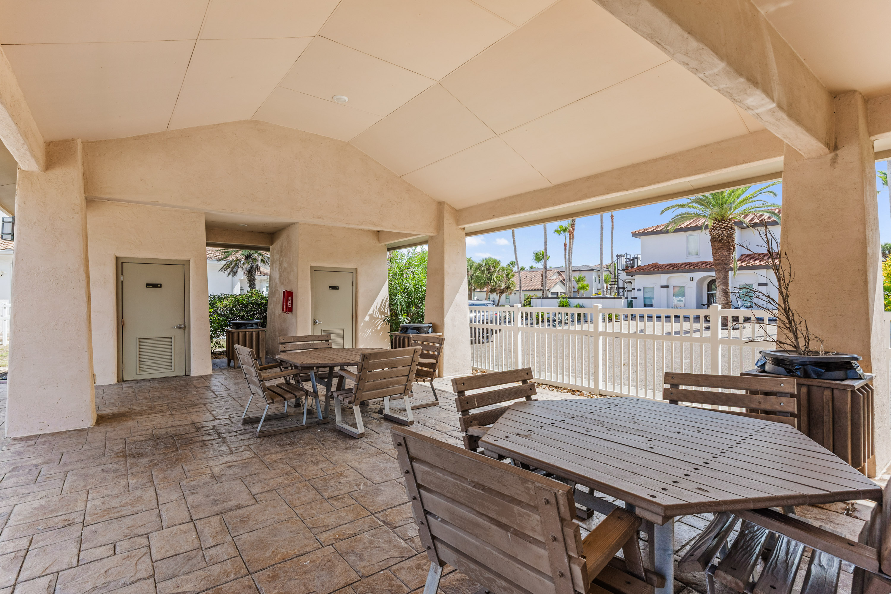  Marina-Front Mediterranean Estate - 物件實景