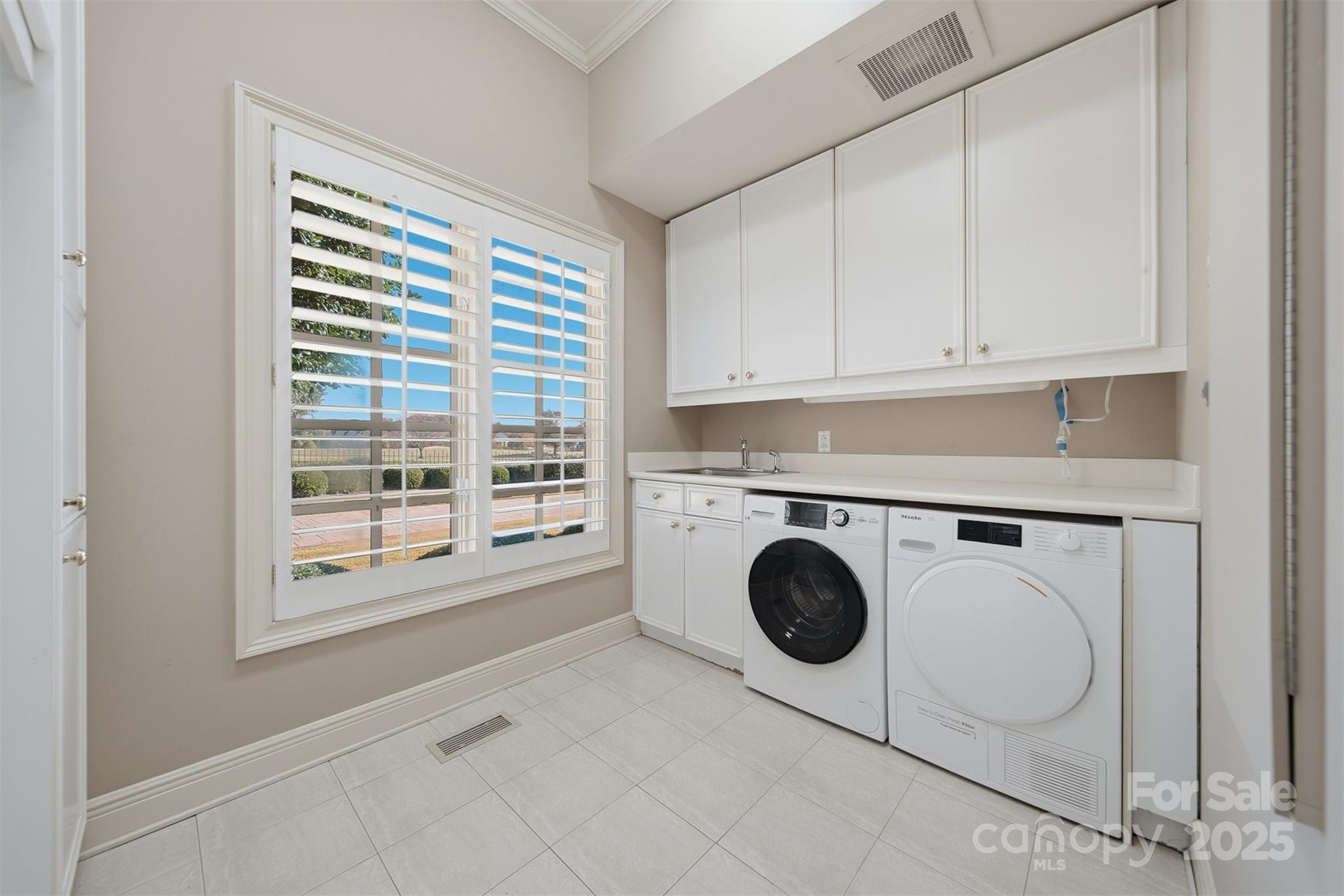 Conover, North Carolina, 28613, United States, 6 Bedrooms Bedrooms, ,7 BathroomsBathrooms,Residential,For Sale,1991981