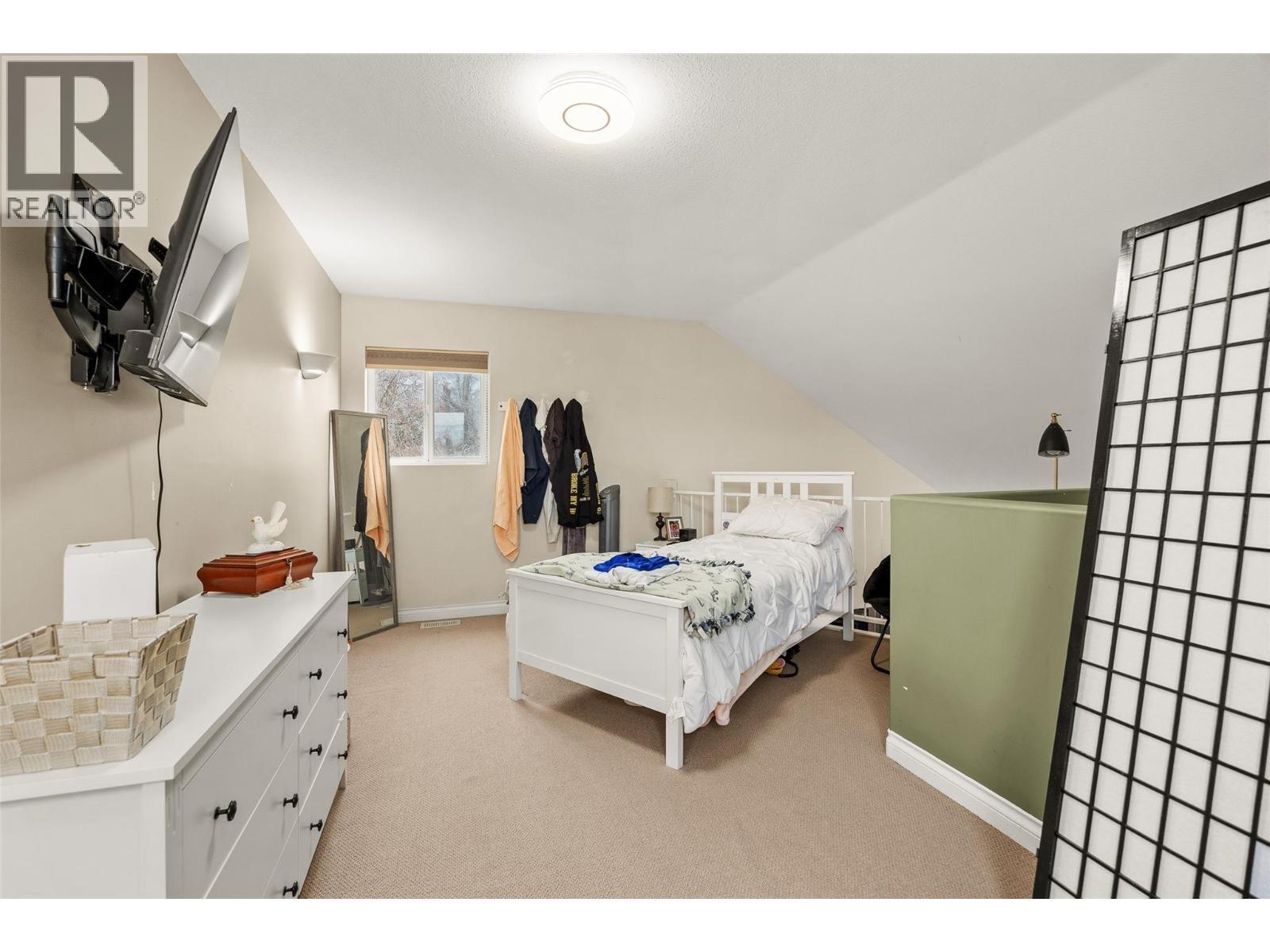 KELOWNA, British Columbia, V1V 1S9, CA, 4 Bedrooms Bedrooms, ,3 BathroomsBathrooms,Residential,For Sale,1895438