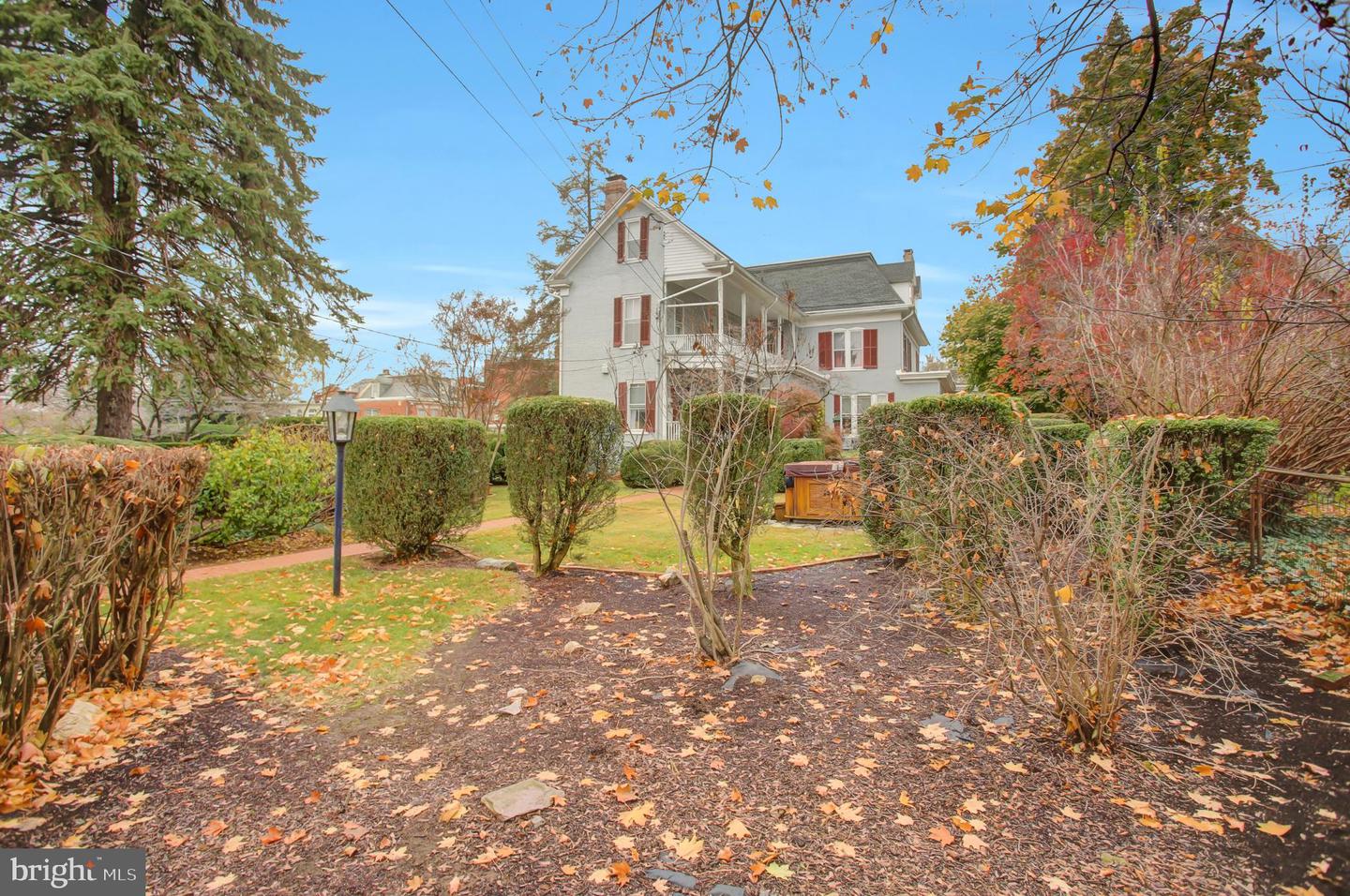 144 W Main Street, Waynesboro, Pennsylvania, 17268, United States, 7 Bedrooms Bedrooms, ,4 BathroomsBathrooms,Residential,For Sale,144 W Main Street,1662574