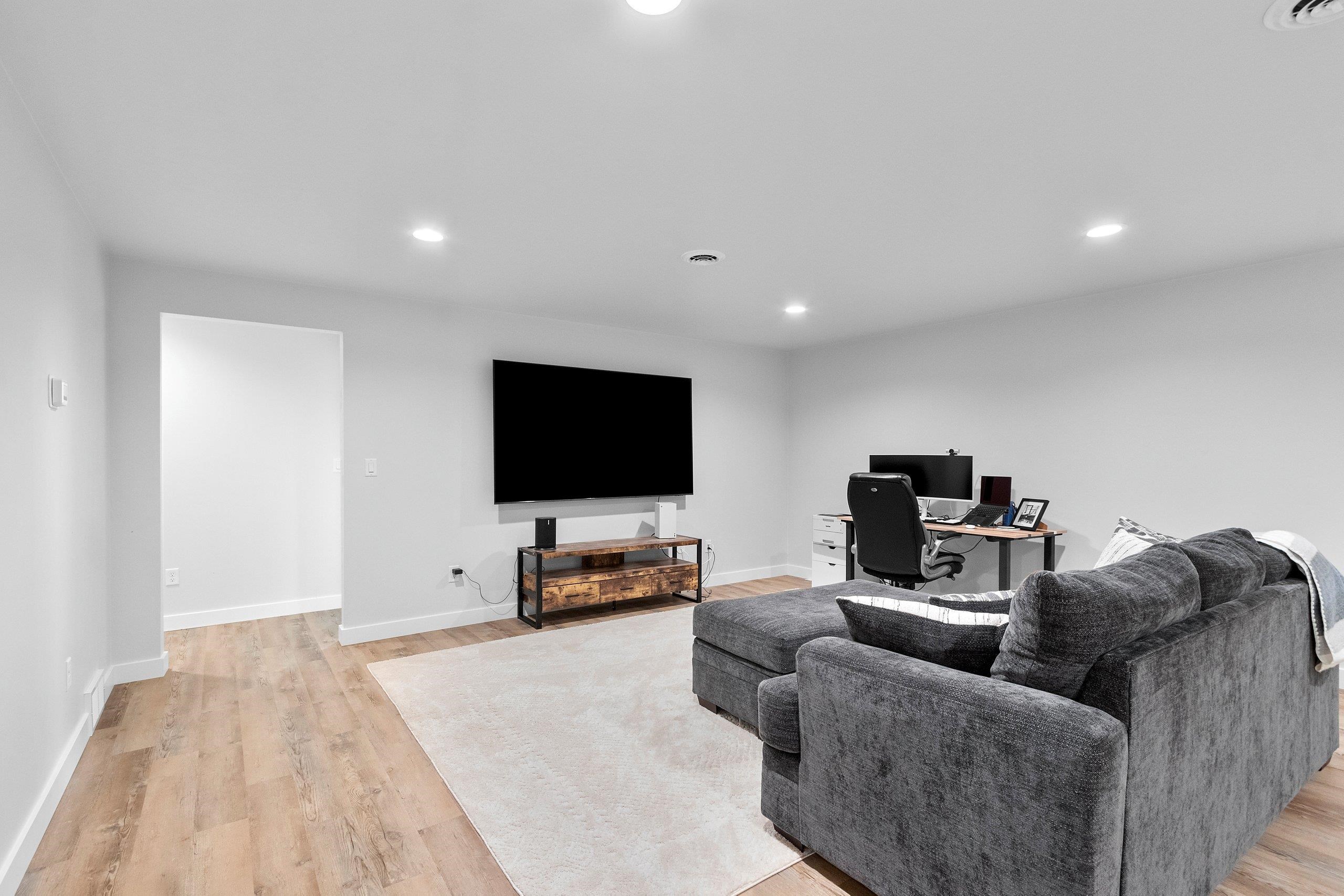 SUAMICO, Wisconsin, 54313, United States, 5 Bedrooms Bedrooms, ,4 BathroomsBathrooms,Residential,For Sale,2000952