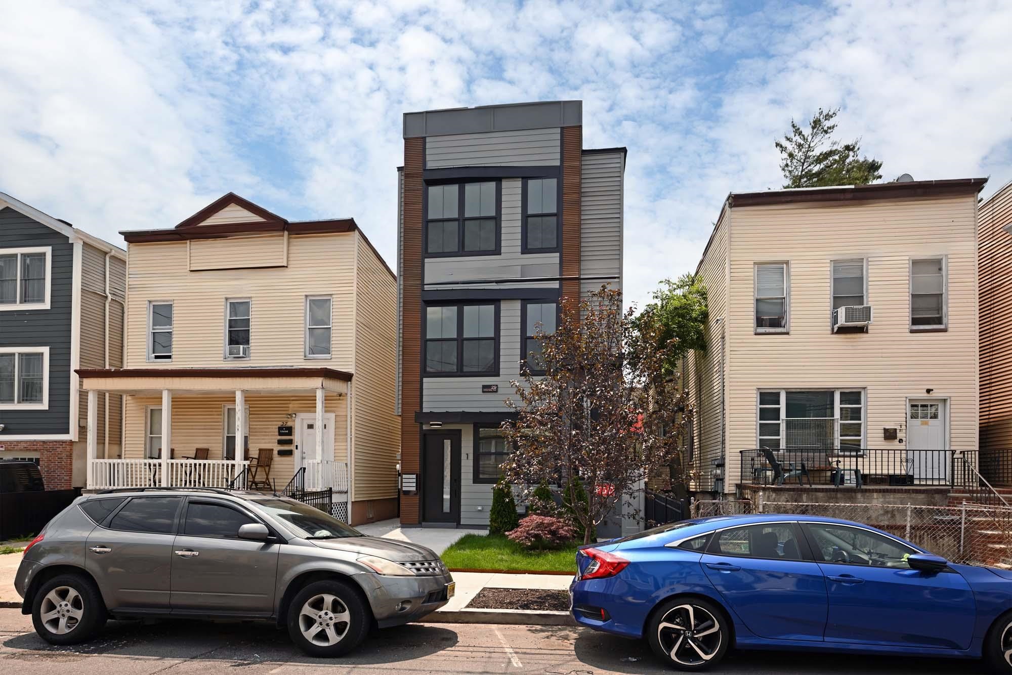 Jersey City, New Jersey, 07305, United States, 3 Bedrooms Bedrooms, ,2 BathroomsBathrooms,Residential,For Sale,1906129