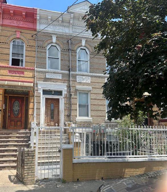 Brooklyn, New York, 11208, United States, 4 Bedrooms Bedrooms, ,3 BathroomsBathrooms,Residential,For Sale,1910437