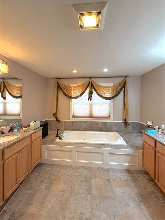 Middleton, Massachusetts, 01949, United States, 4 Bedrooms Bedrooms, ,4 BathroomsBathrooms,Residential,For Sale,1990788