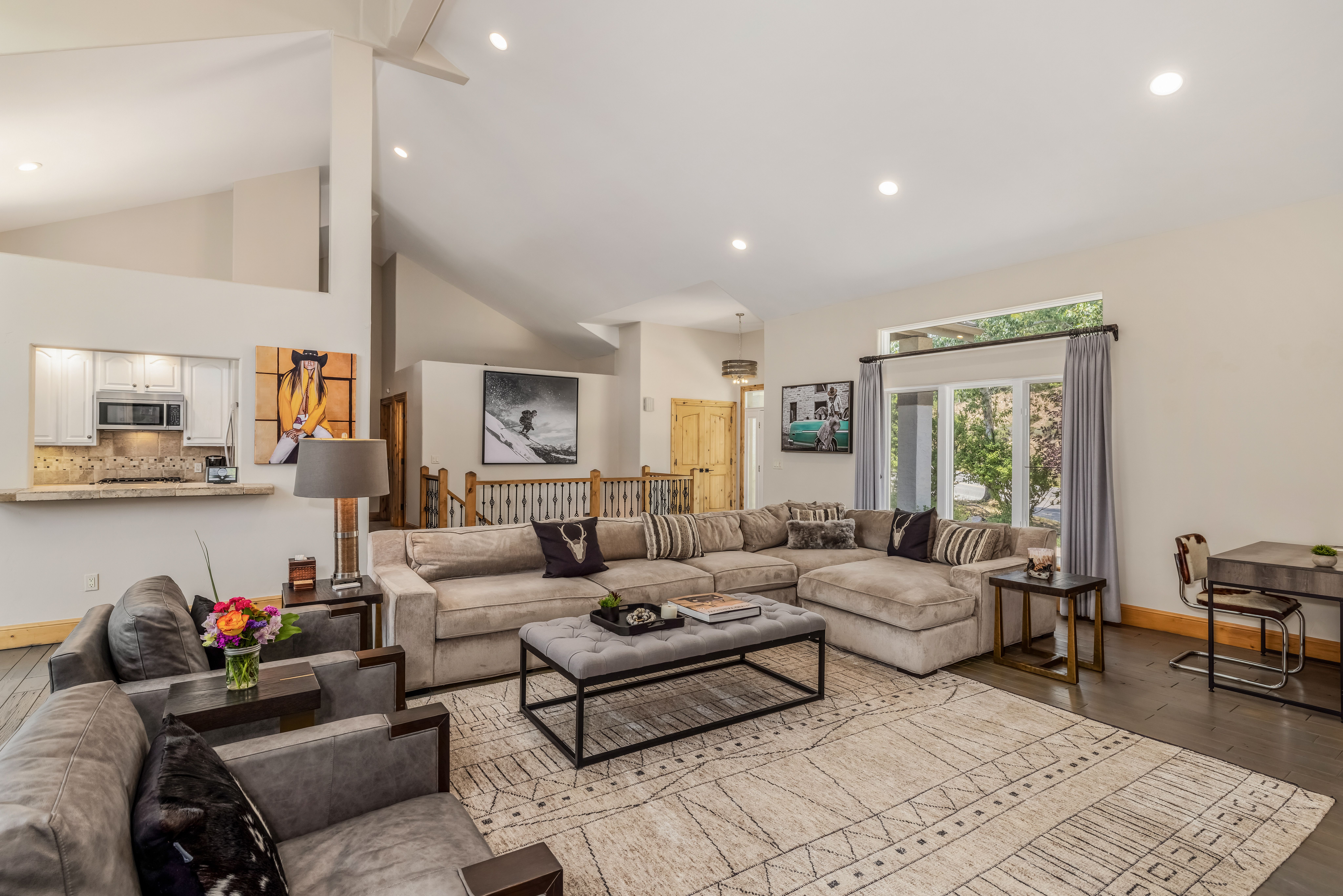  Spacious Five-Bedroom Residence with a Prime Ski-Slope View - 物件實景