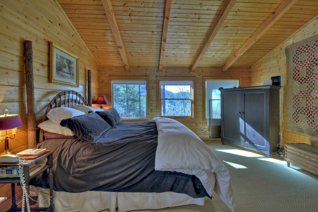 Blue Ridge, Georgia, 30513, United States, 5 Bedrooms Bedrooms, ,3 BathroomsBathrooms,Residential,For Sale,1859045