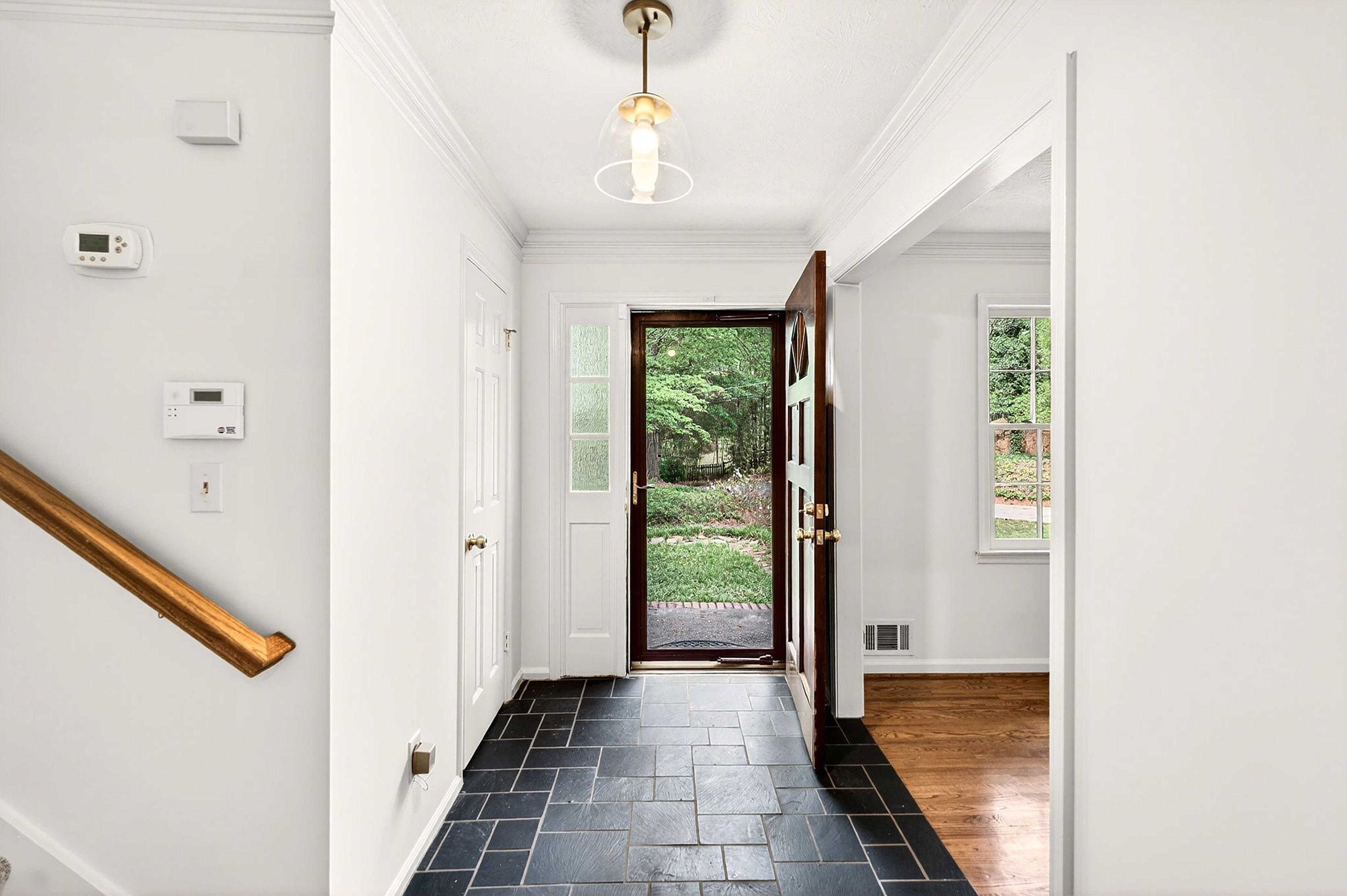  Thoughtfully Expanded and Updated Dunwoody Home on Wooded 0.82+/- Acre Lot - 物件實景