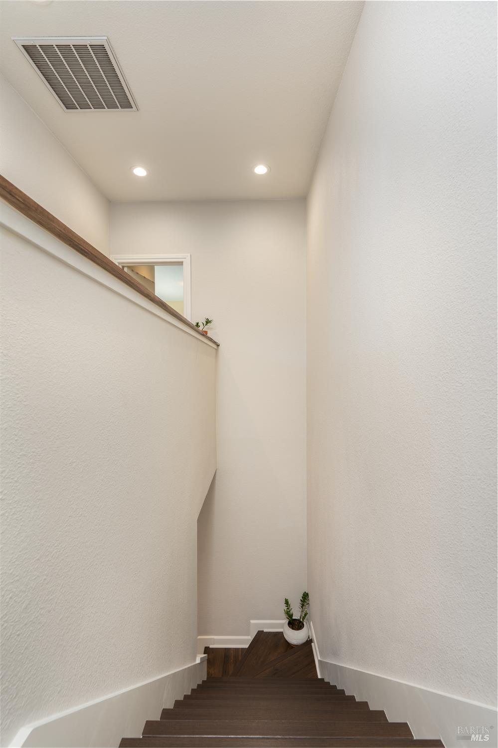 Sebastopol, California, 95472, United States, 3 Bedrooms Bedrooms, ,4 BathroomsBathrooms,Residential,For Sale,1987420