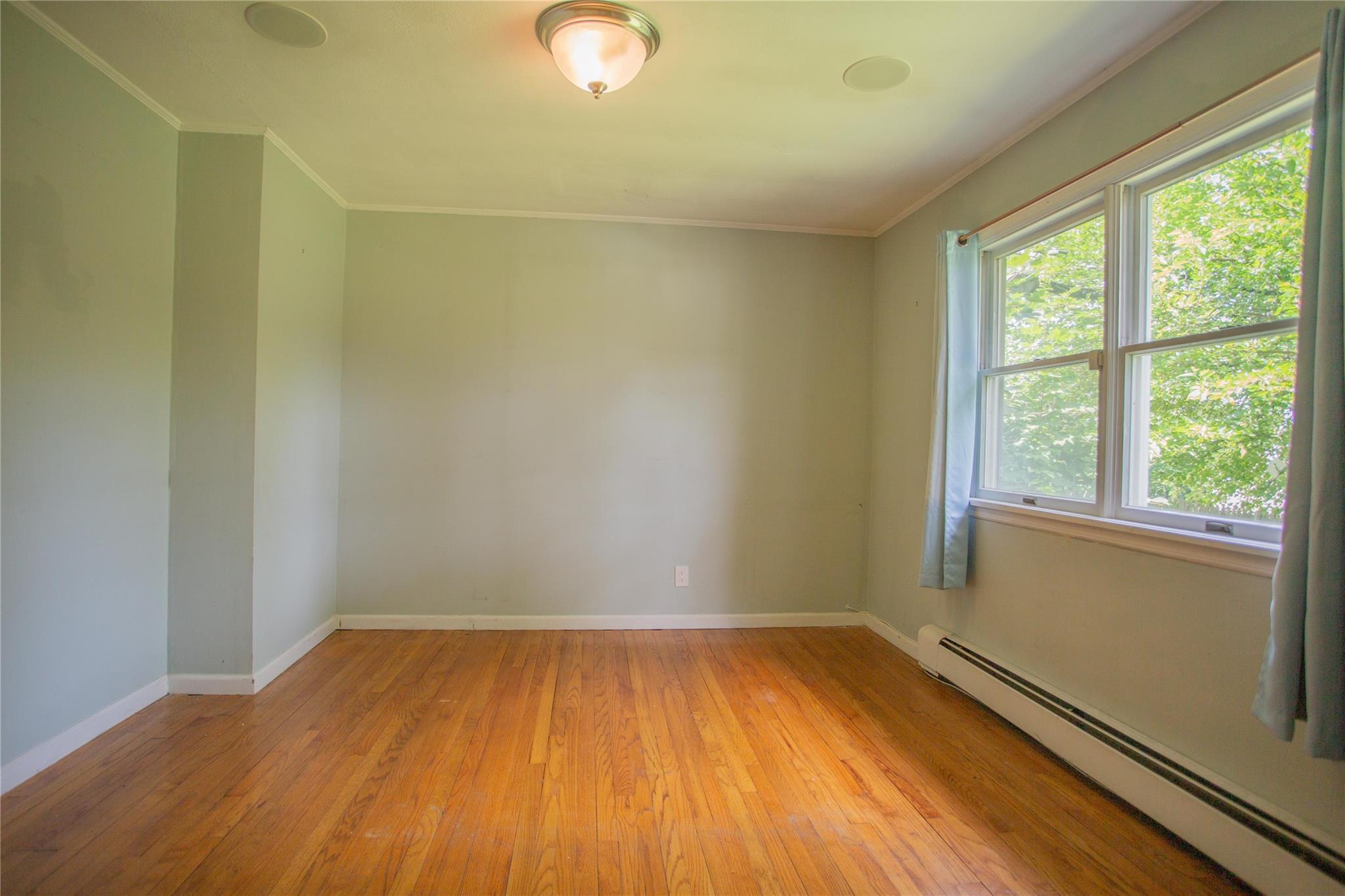 Huntington, New York, 11743, United States, 2 Bedrooms Bedrooms, ,2 BathroomsBathrooms,Residential,For Sale,1847345