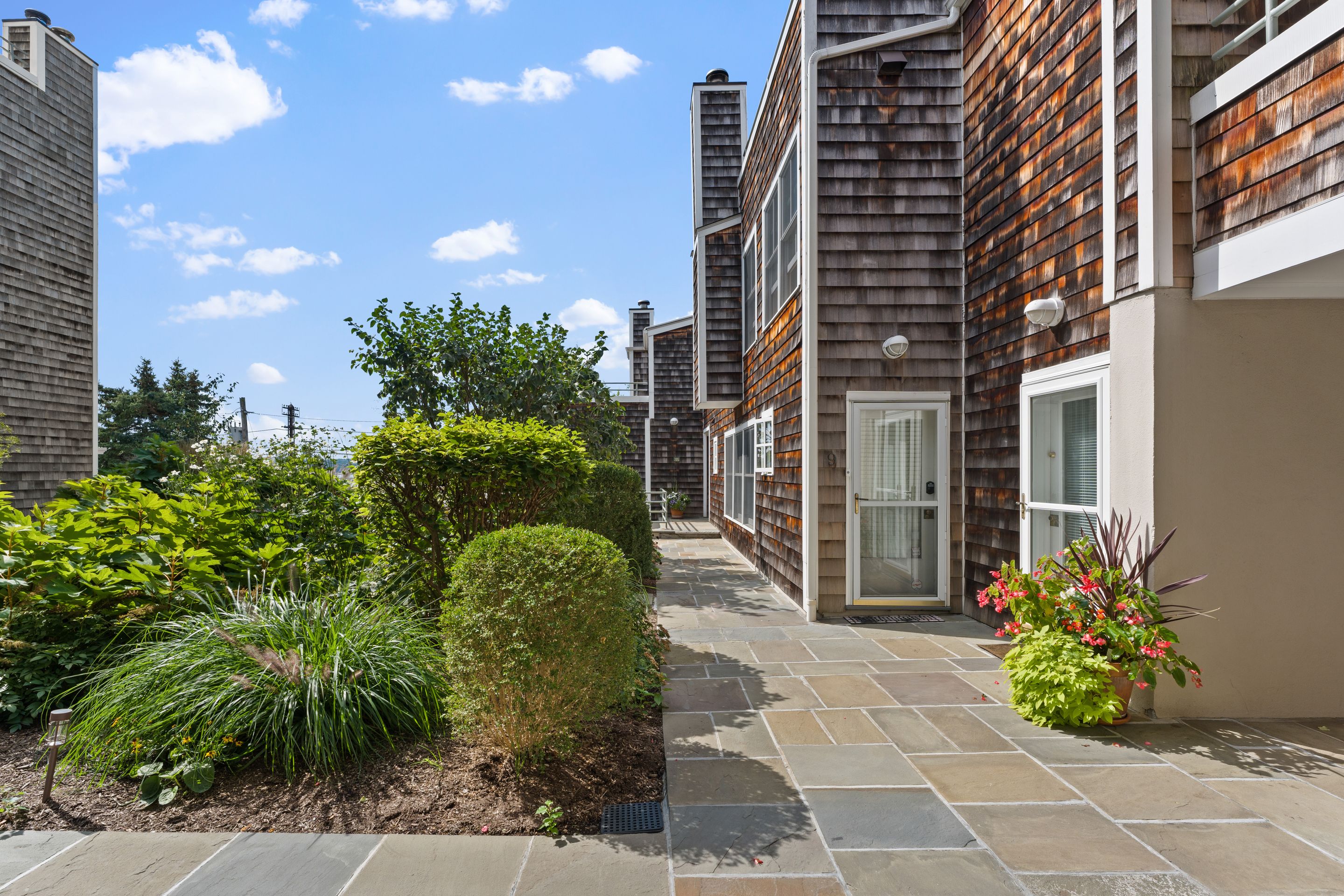  27 N Buckhout Street - 物件實景