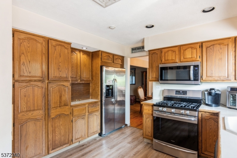 Mountainside Boro, New Jersey, 07092, United States, 5 Bedrooms Bedrooms, ,3 BathroomsBathrooms,Residential,For Sale,1901870