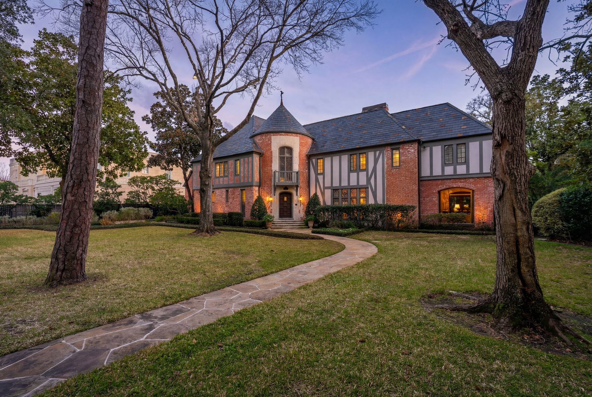 3325 Inwood Drive - 物件實景