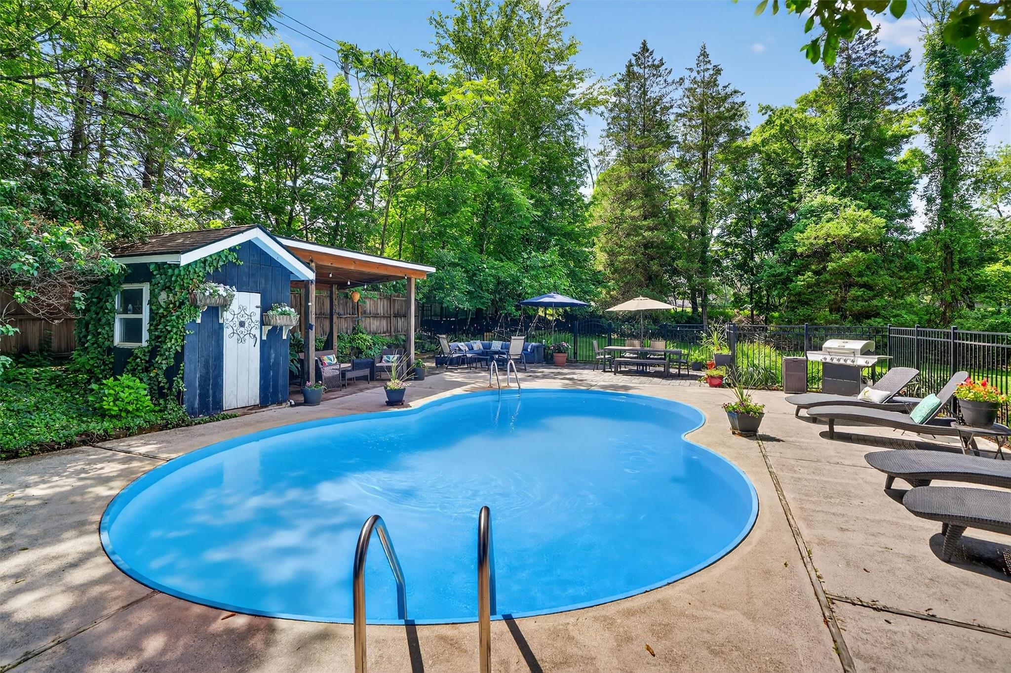 Airmont, New York, 10901, United States, 5 Bedrooms Bedrooms, ,3 BathroomsBathrooms,Residential,For Sale,1868827