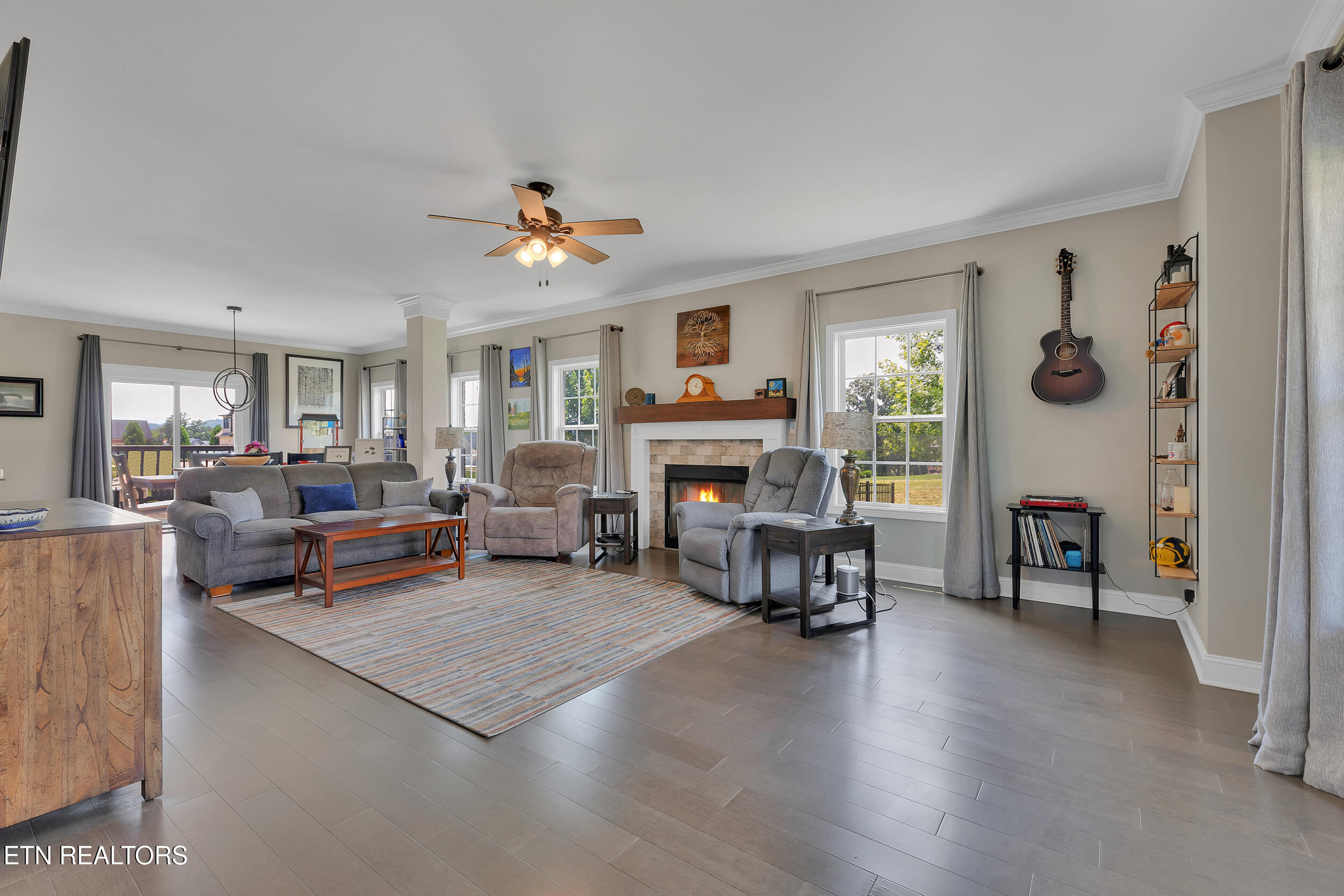 Sevierville, Tennessee, 37876, United States, 5 Bedrooms Bedrooms, ,4 BathroomsBathrooms,Residential,For Sale,1930637