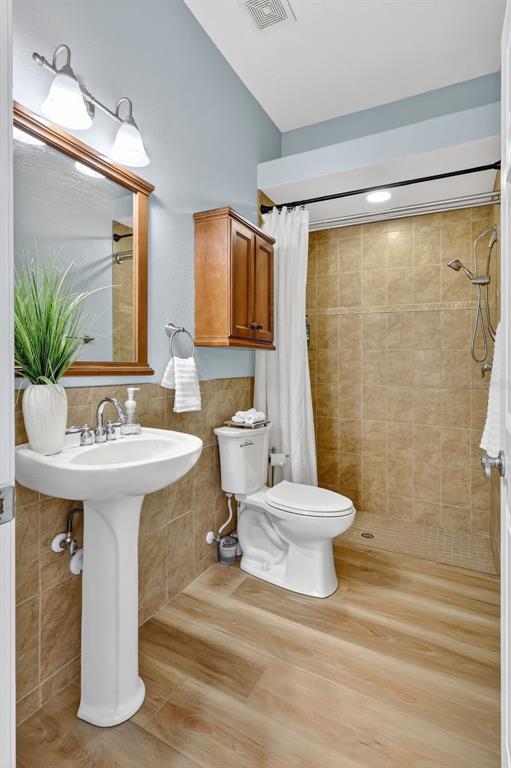 Bradenton, Florida, 34212, United States, 4 Bedrooms Bedrooms, ,3 BathroomsBathrooms,Residential,For Sale,1991075