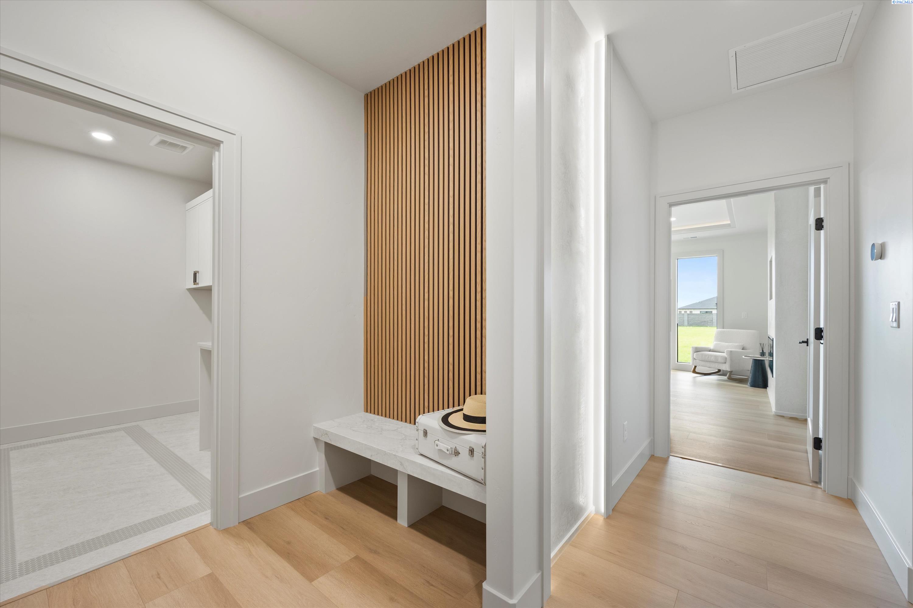 Kennewick, Washington, 99338, United States, 4 Bedrooms Bedrooms, ,4 BathroomsBathrooms,Residential,For Sale,1993366