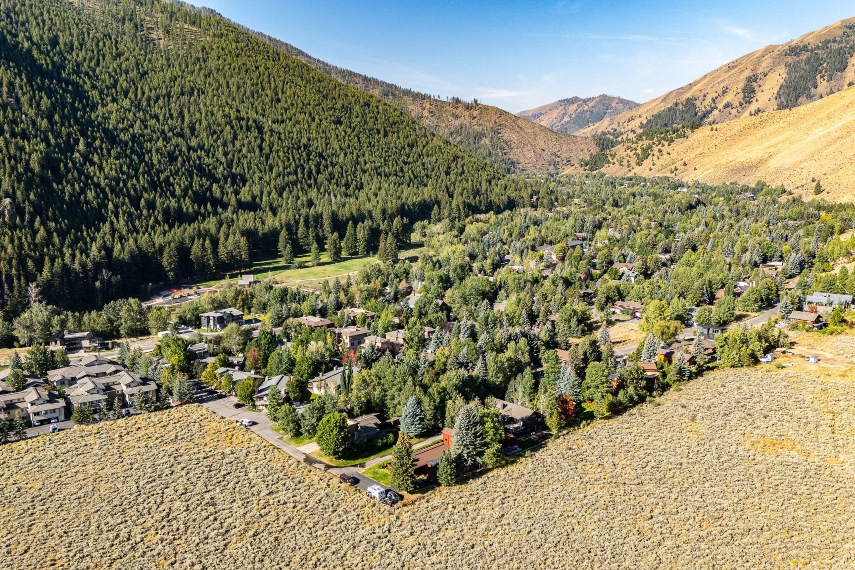  Warm Springs Townhome - 物件實景