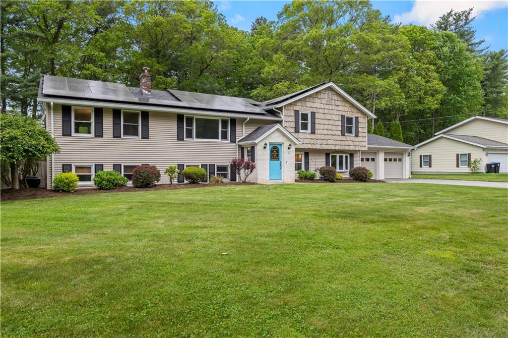 North Smithfield, Rhode Island, 02896, United States, 3 Bedrooms Bedrooms, ,3 BathroomsBathrooms,Residential,For Sale,1870589