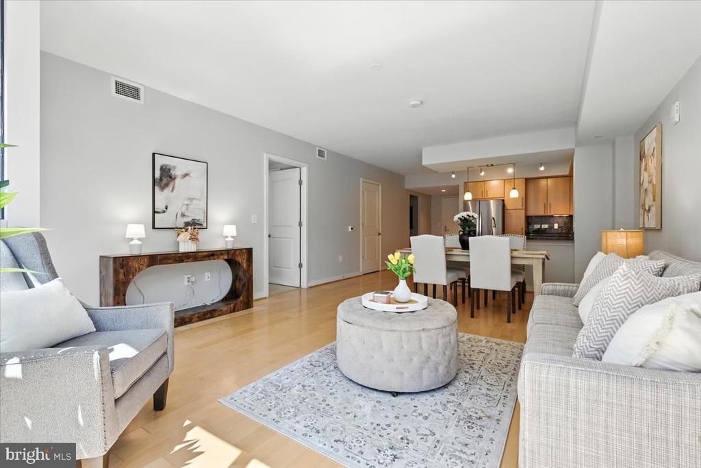 Washington, District of Columbia, 20003, United States, 2 Bedrooms Bedrooms, ,2 BathroomsBathrooms,Residential,For Sale,1974784