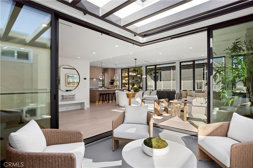 Corona del Mar, California, 92625, United States, 4 Bedrooms Bedrooms, ,5 BathroomsBathrooms,Residential,For Sale,1903577