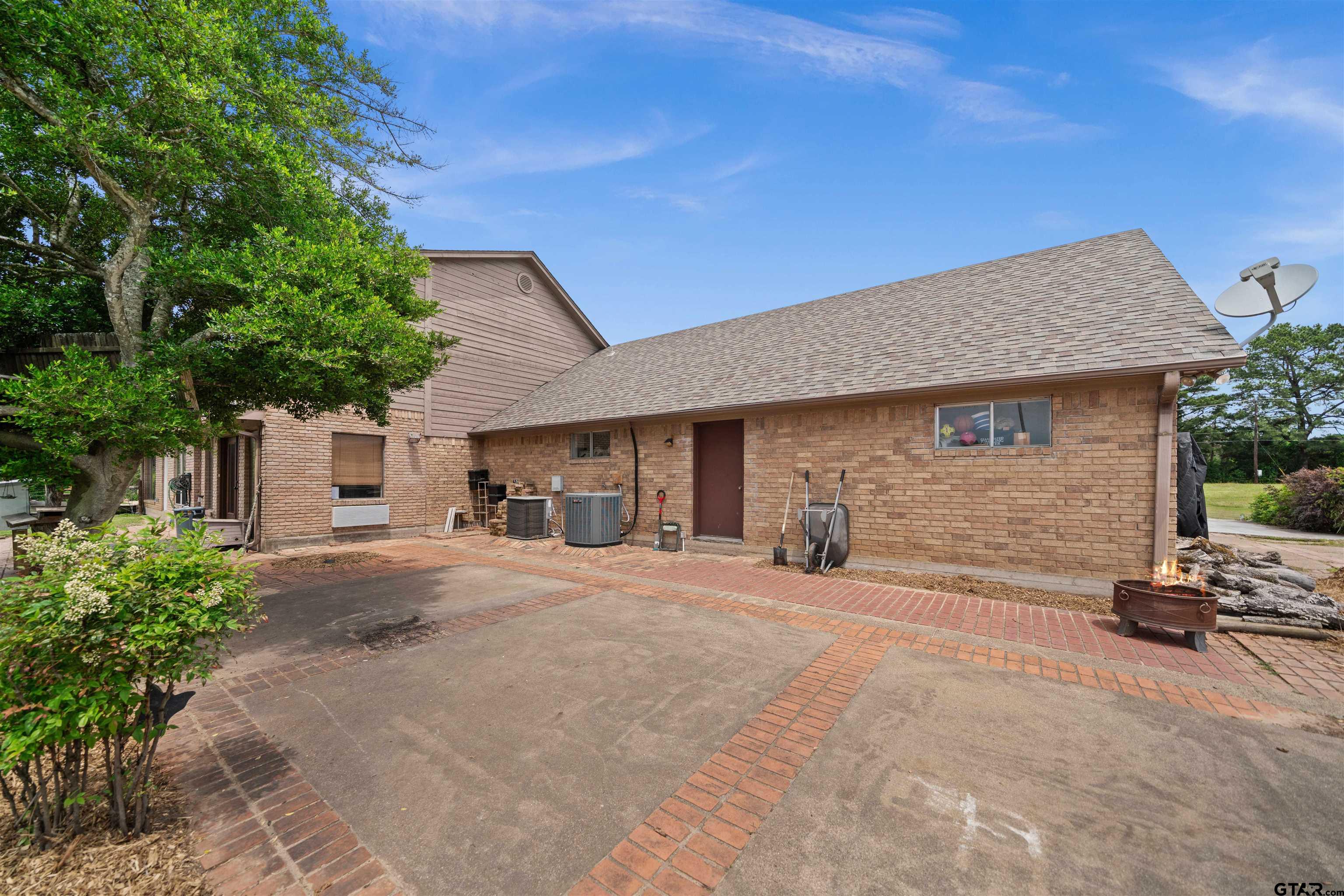 Jacksonville, Texas, 75766, United States, 6 Bedrooms Bedrooms, ,4 BathroomsBathrooms,Residential,For Sale,1805693