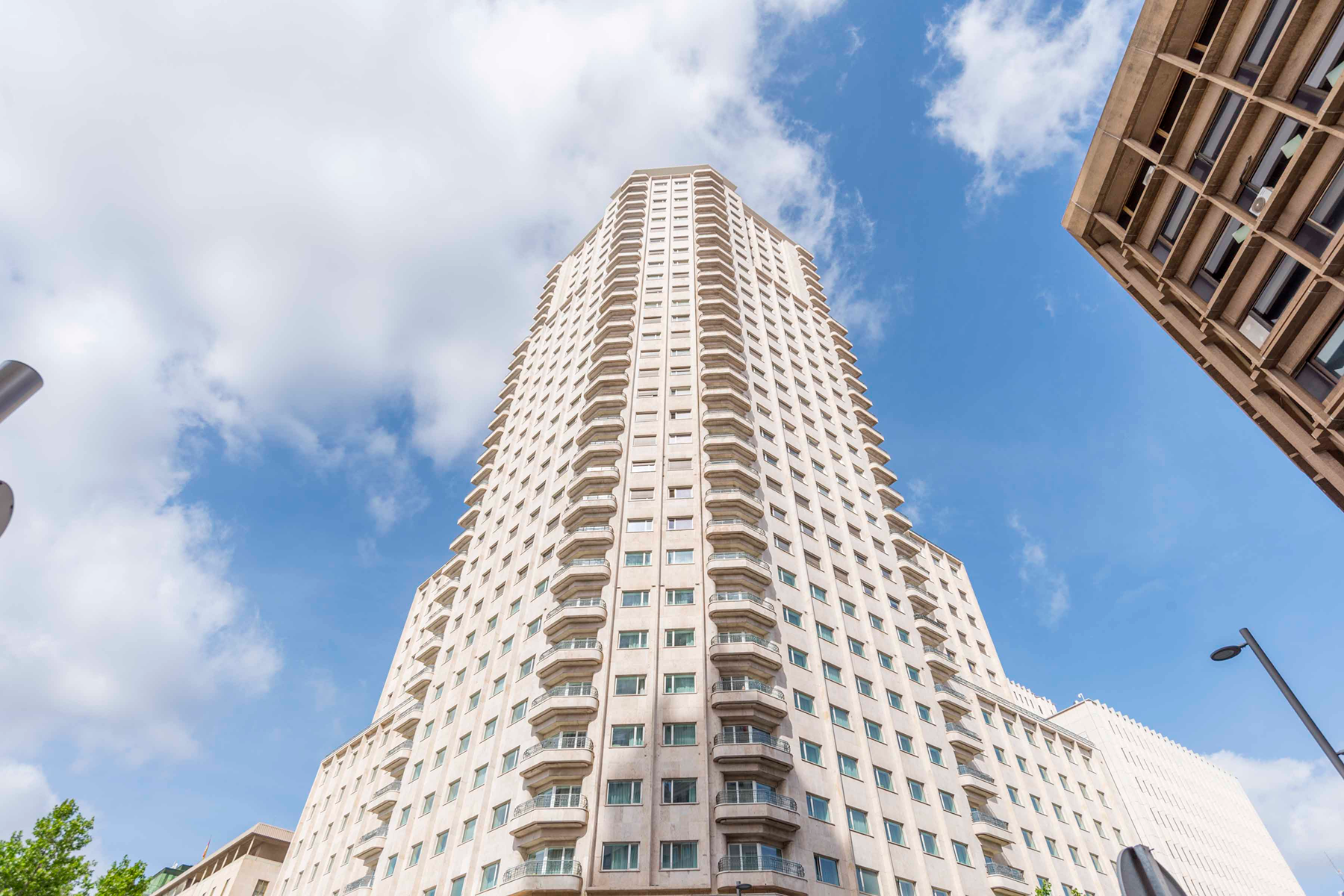  Exclusive Urban Refuge with Private Terrace in the Iconic Torre de Madrid - 物件實景