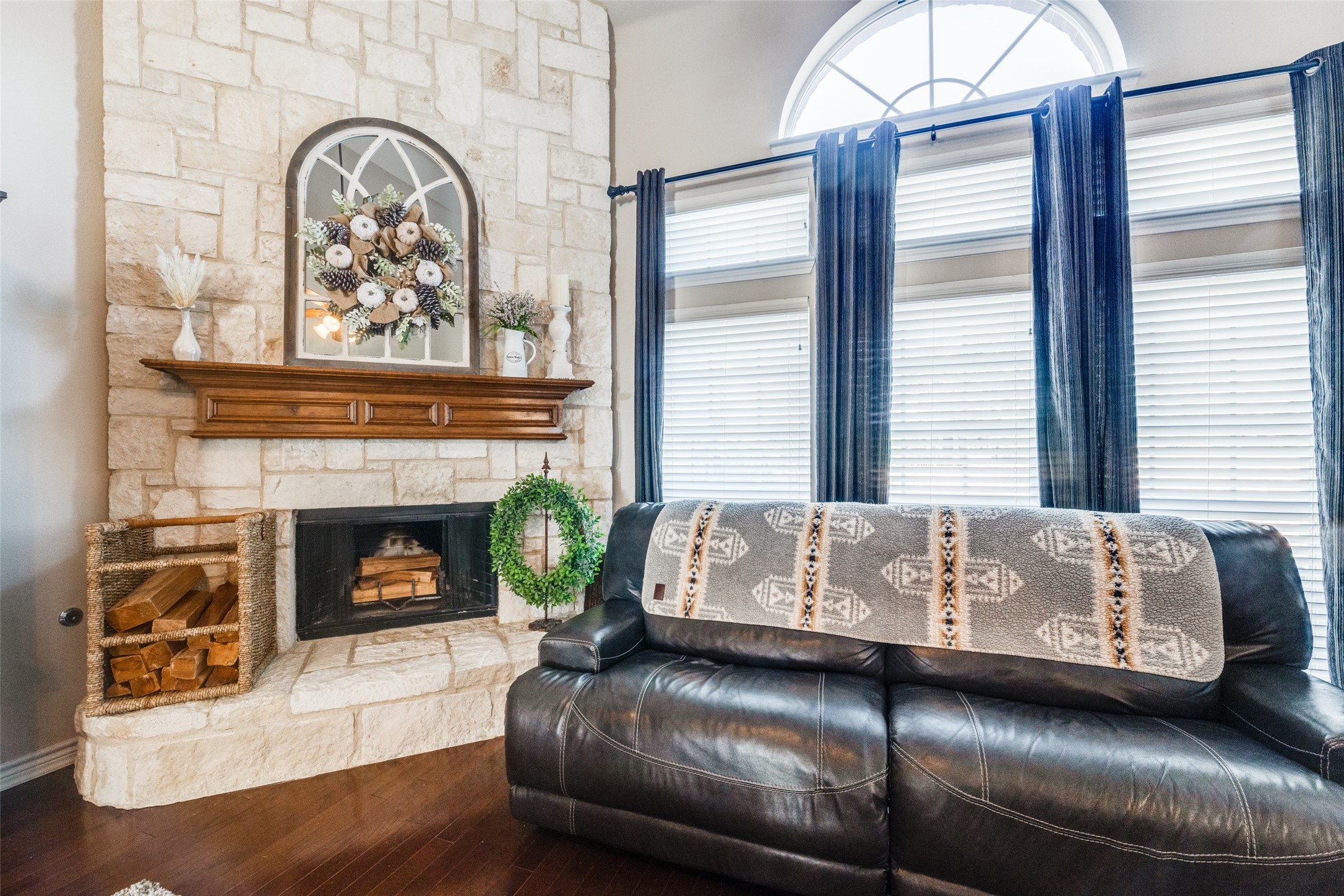 Kennedale, Texas, 76060, United States, 5 Bedrooms Bedrooms, ,4 BathroomsBathrooms,Residential,For Sale,1926987