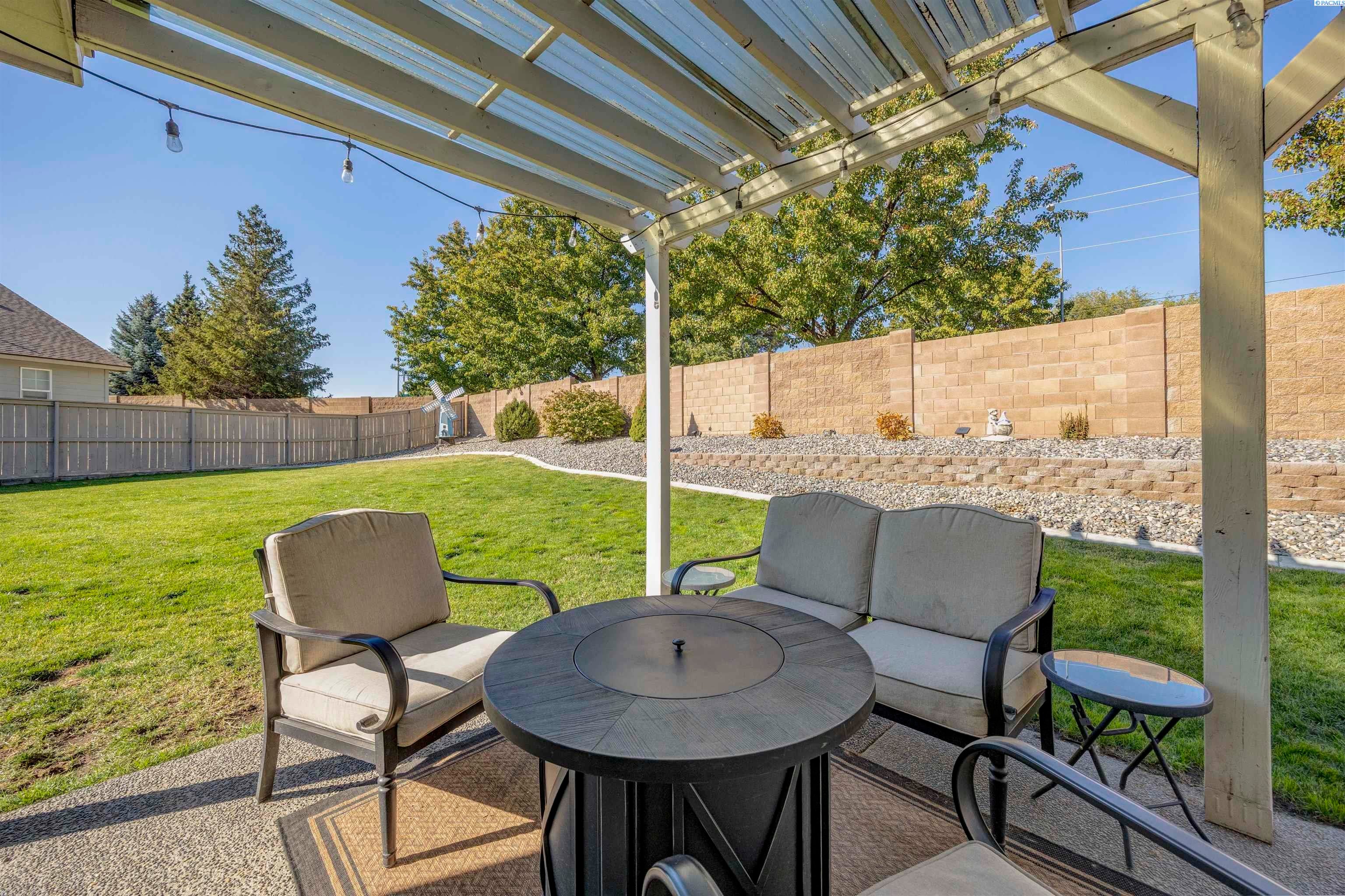 Kennewick, Washington, 99338, United States, 4 Bedrooms Bedrooms, ,2 BathroomsBathrooms,Residential,For Sale,1981833