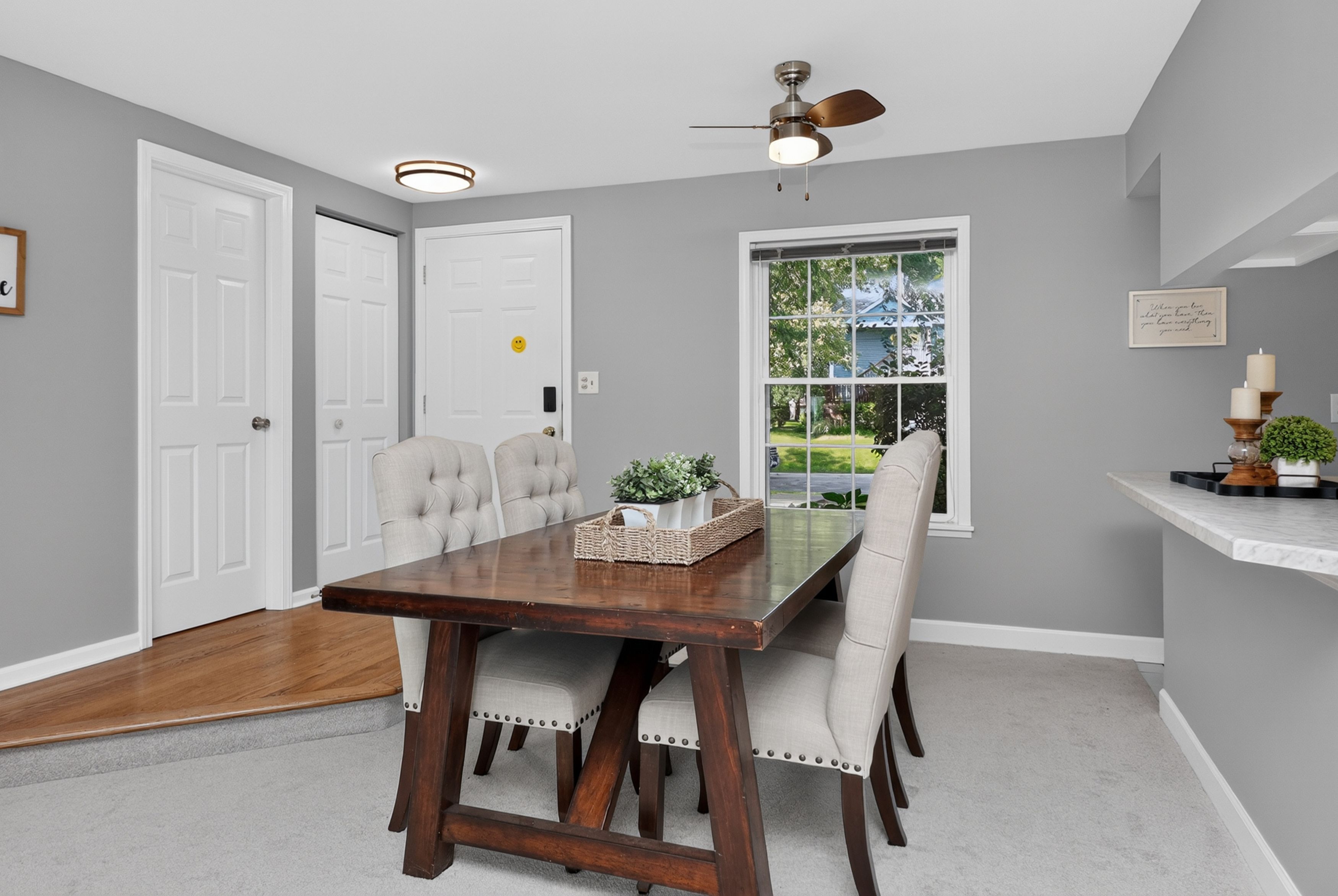  Two Bedrooms Condo, Each with a Bath, on Opposite Sides of the Family Room - 物件實景