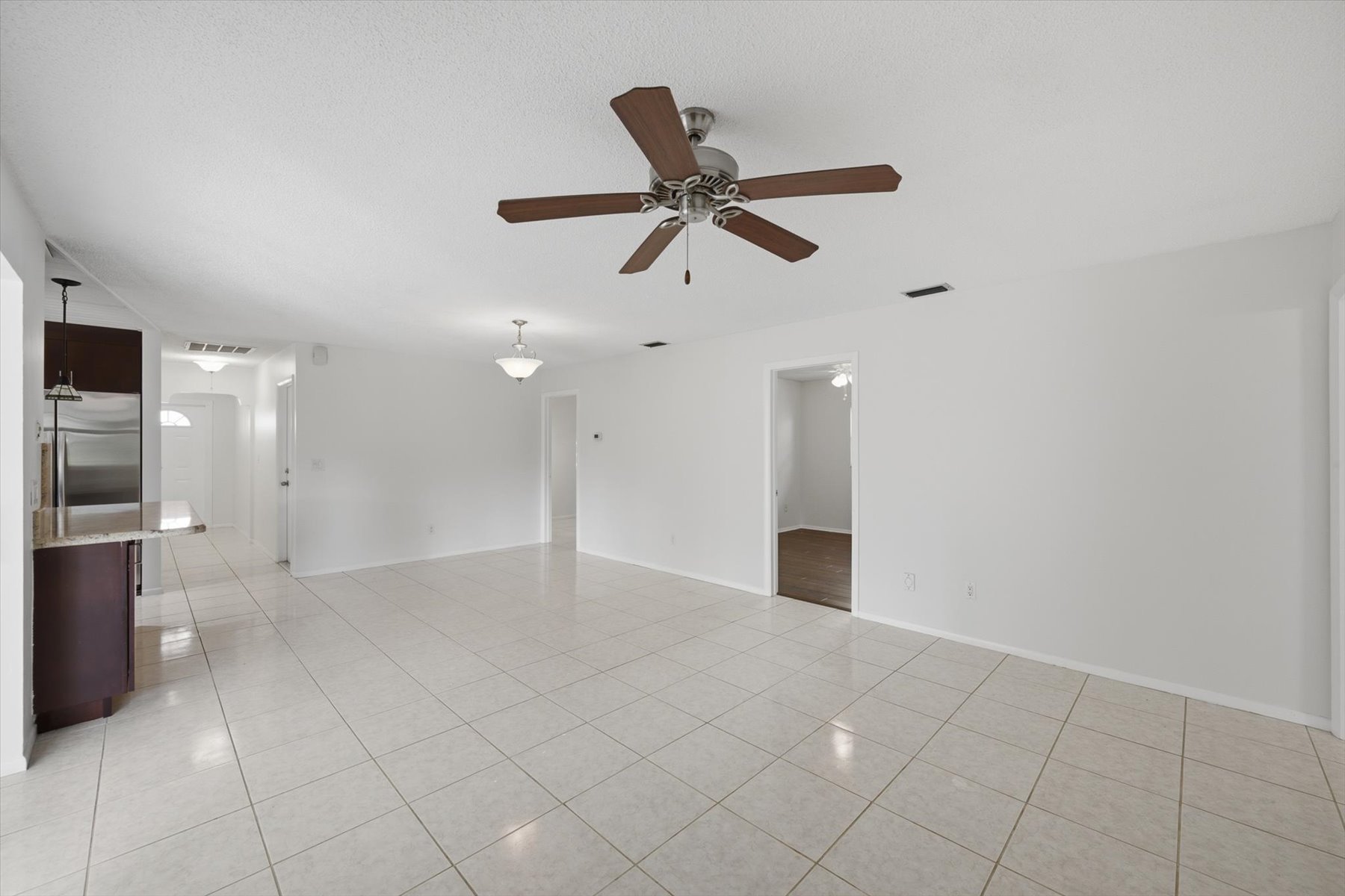  207 S Palm Avenue, Indialantic, FL, 32903 - 物件實景