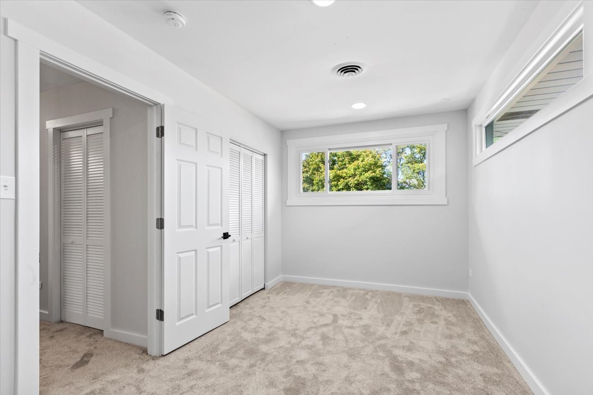 Evergreen Park, Illinois, 60805, United States, 5 Bedrooms Bedrooms, ,4 BathroomsBathrooms,Residential,For Sale,1972389