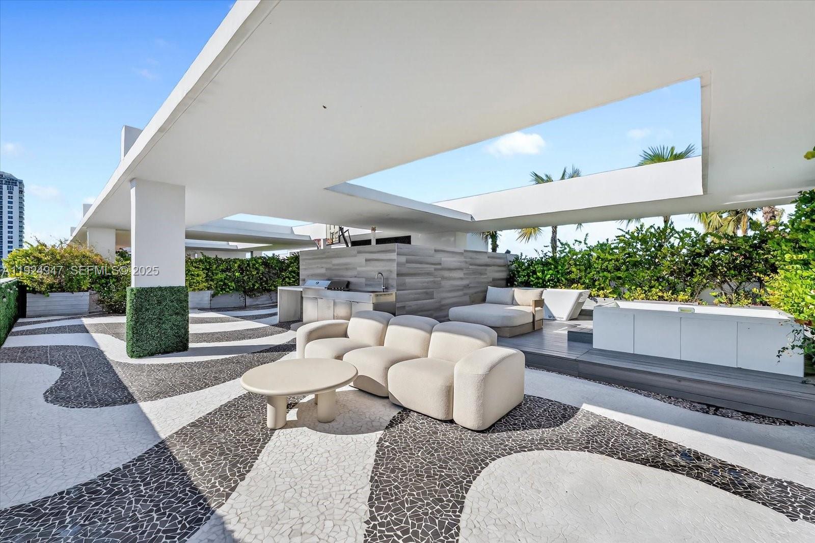 Miami Beach, Florida, 33139, United States, 3 Bedrooms Bedrooms, ,4 BathroomsBathrooms,Residential,For Sale,2003105