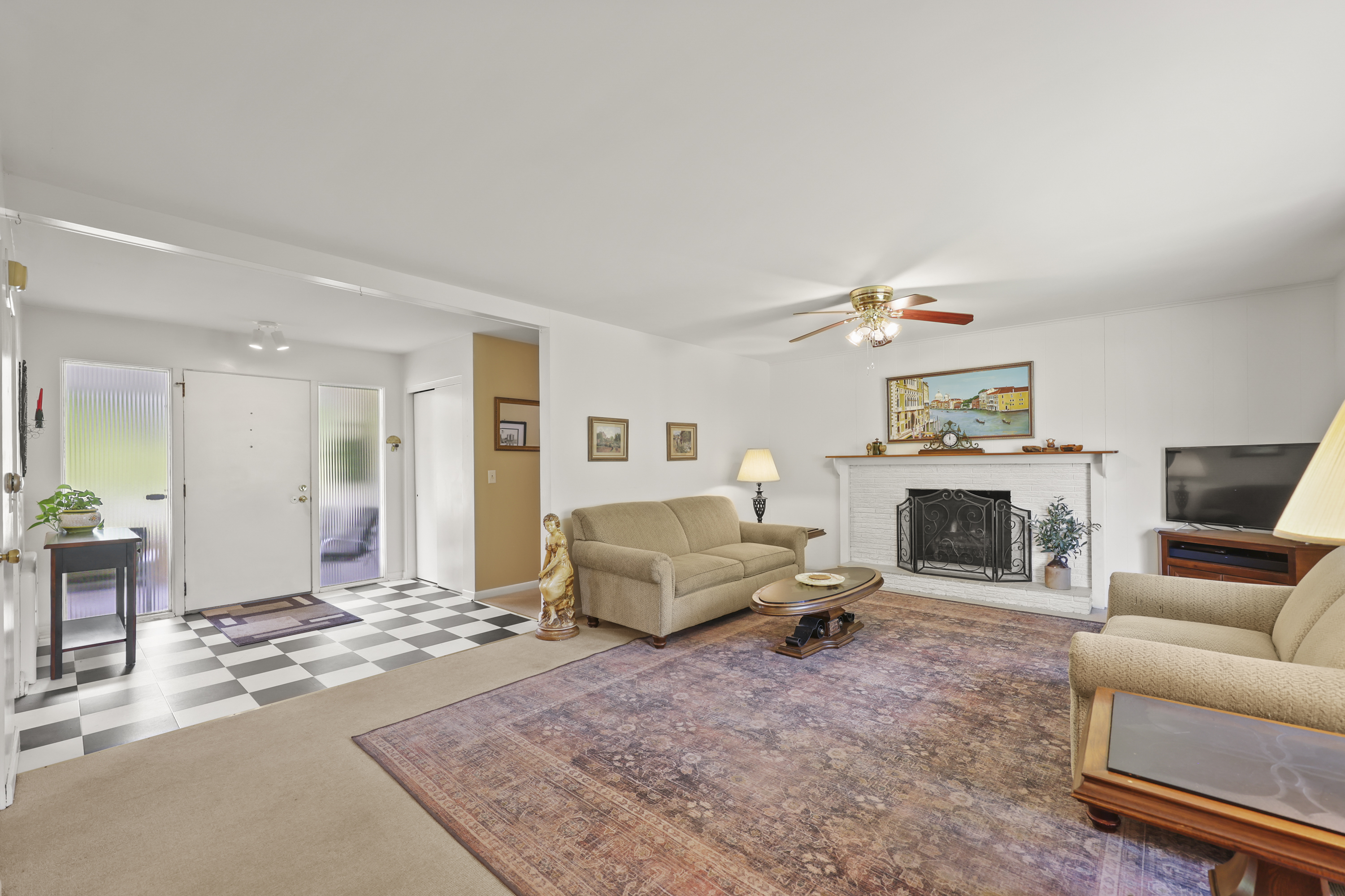  Immaculate 4 Bed Ranch with 3-Season Porch near Lake Onota - 物件實景
