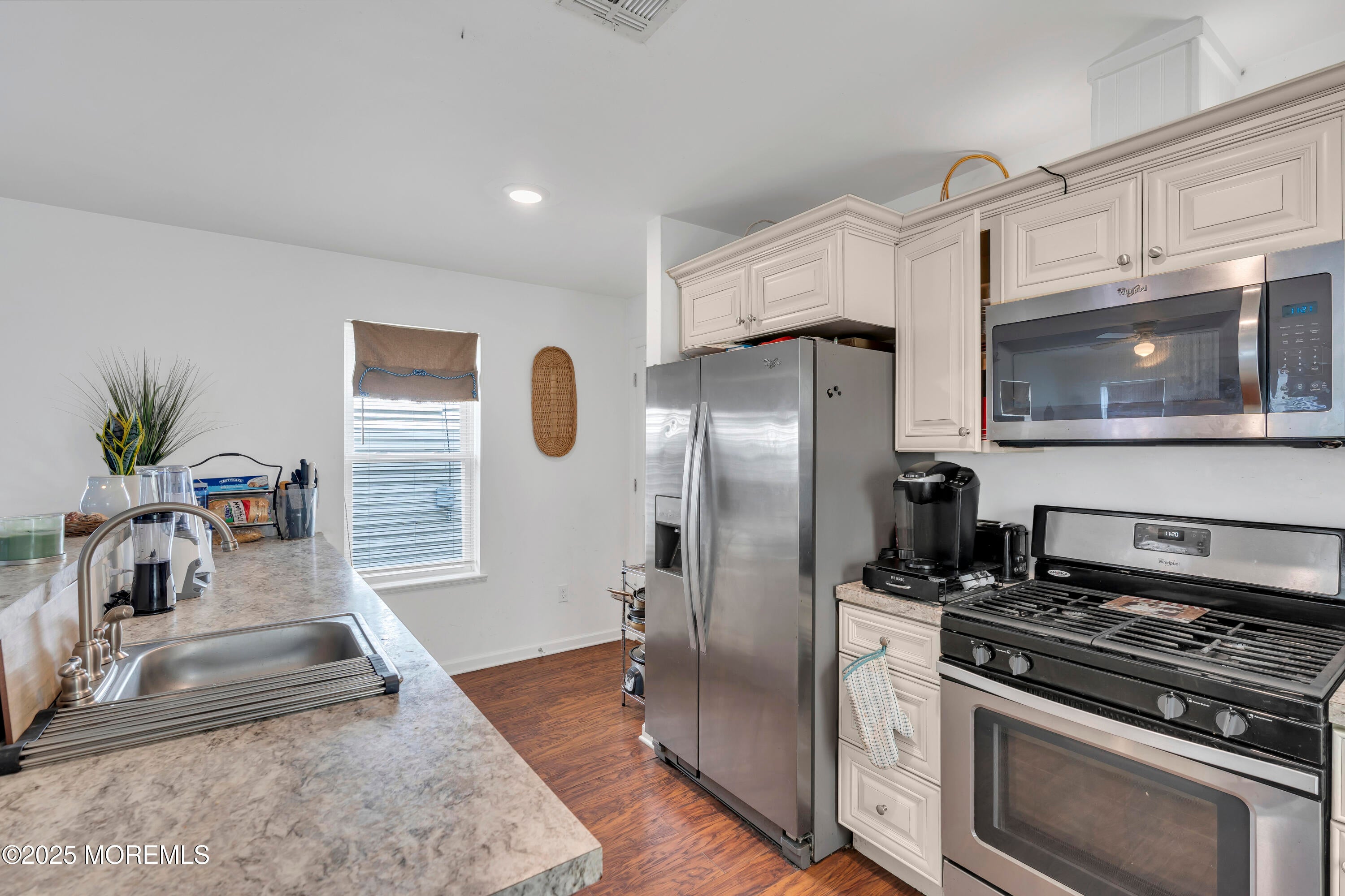 Highlands, New Jersey, 07732, United States, 2 Bedrooms Bedrooms, ,2 BathroomsBathrooms,Residential,For Sale,1980474