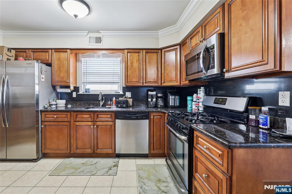 Harrison, New Jersey, 07029, United States, 5 Bedrooms Bedrooms, ,5 BathroomsBathrooms,Residential,For Sale,1985698