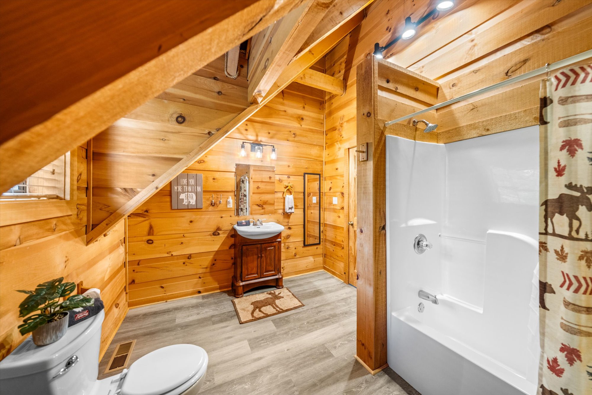 Sevierville, Tennessee, 37862, United States, 3 Bedrooms Bedrooms, ,3 BathroomsBathrooms,Residential,For Sale,1920301