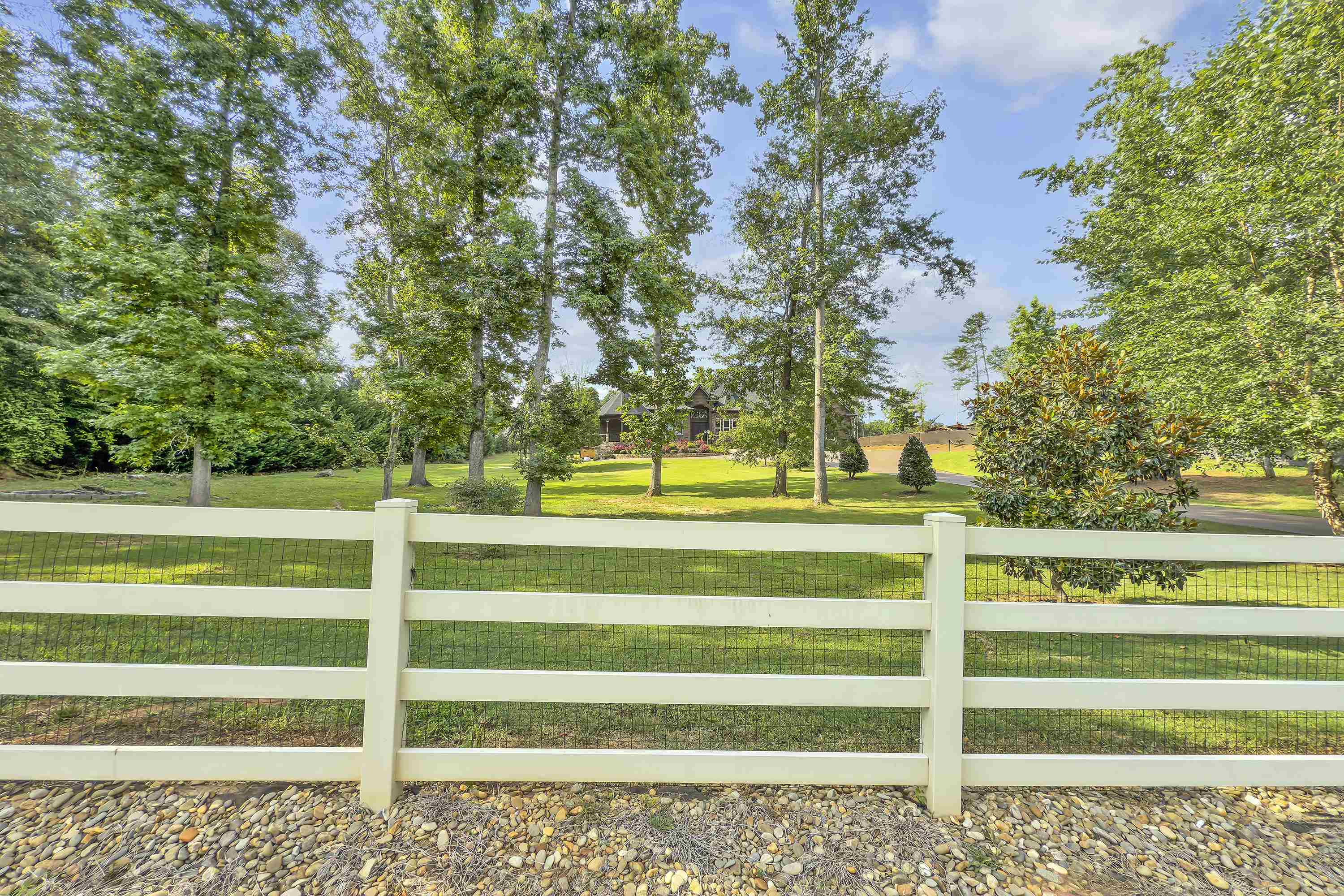 Inman, South Carolina, 29349, United States, 4 Bedrooms Bedrooms, ,4 BathroomsBathrooms,Residential,For Sale,1885403