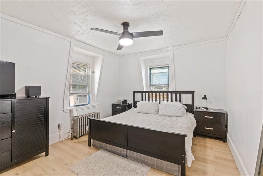 Amesbury, Massachusetts, 01913, United States, 4 Bedrooms Bedrooms, ,2 BathroomsBathrooms,Residential,For Sale,1974593