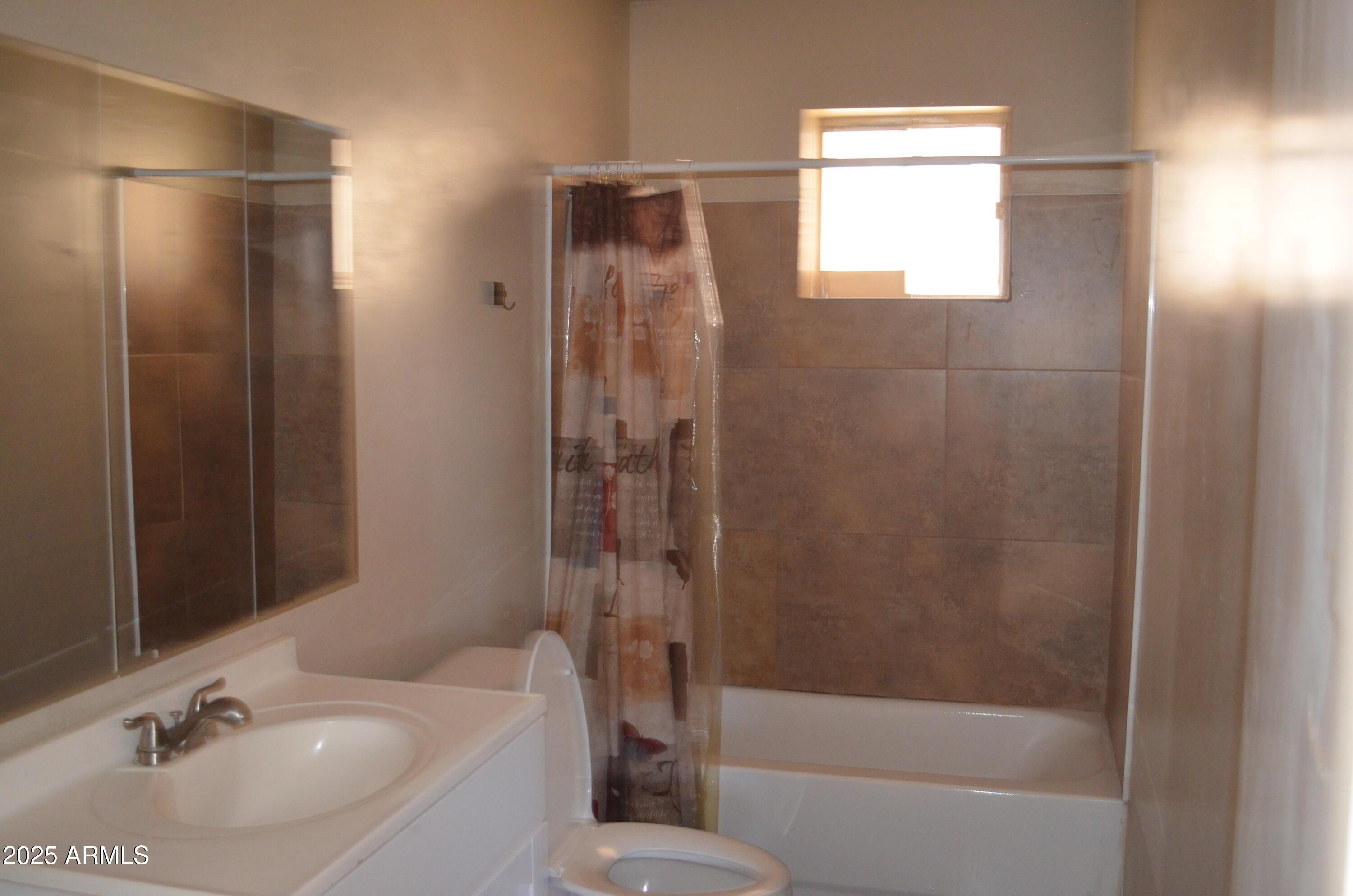 Glendale, Arizona, 85301, United States, 2 Bedrooms Bedrooms, ,1 BathroomBathrooms,Residential,For Sale,1983785