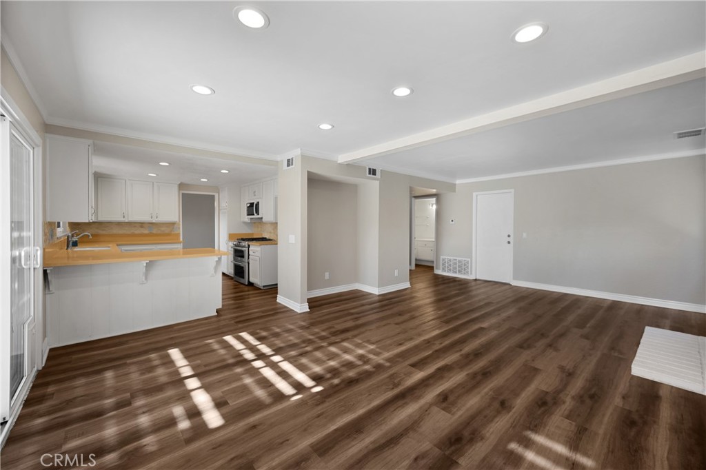 Pomona, California, 91766, United States, 4 Bedrooms Bedrooms, ,2 BathroomsBathrooms,Residential,For Sale,1977719