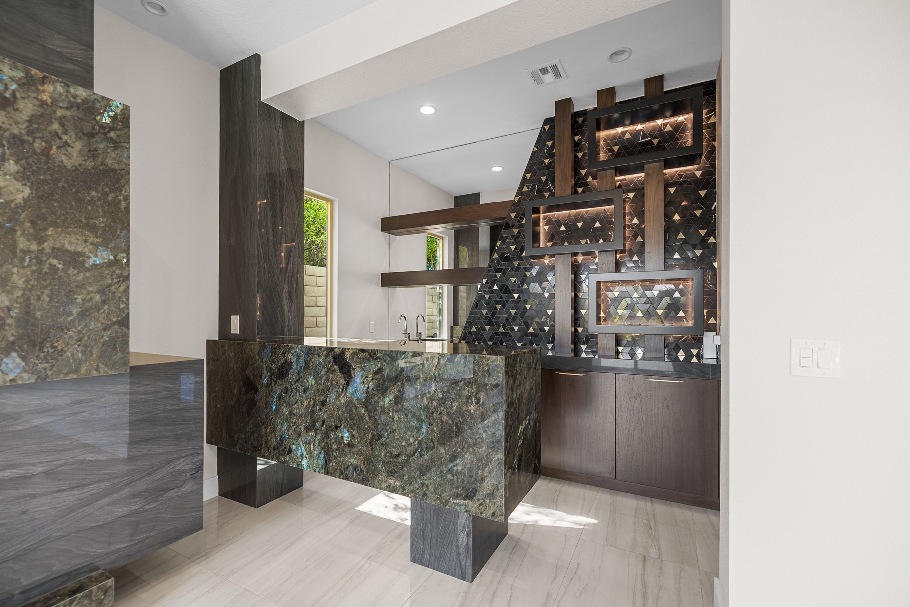  Thoughtfully Reimagined with Exceptional Design and Custom Craftsmanship - 物件實景