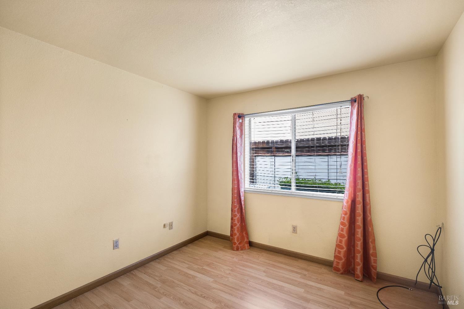 Vacaville, California, 95687, United States, 3 Bedrooms Bedrooms, ,2 BathroomsBathrooms,Residential,For Sale,1998068