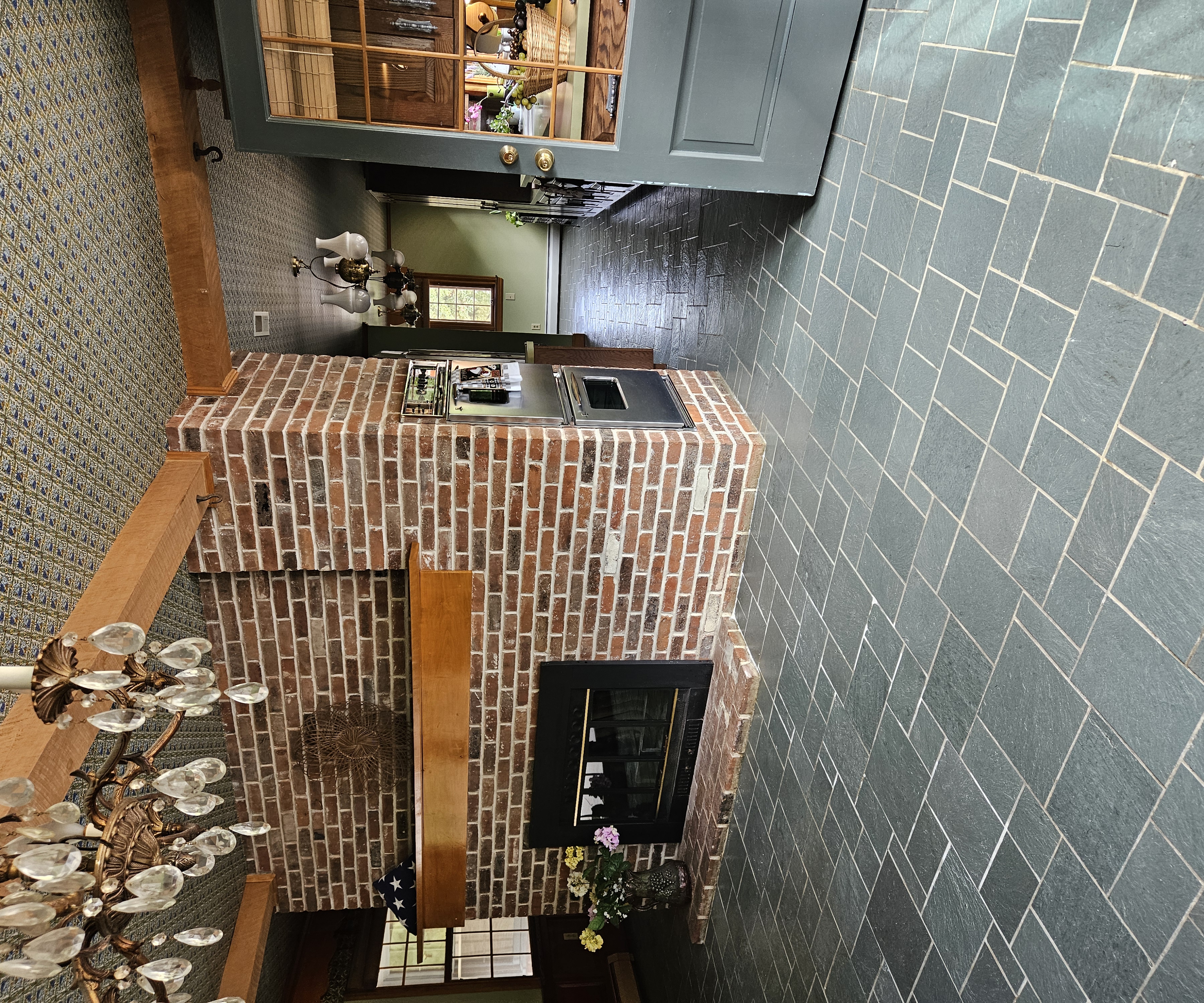 Hannibal, Missouri, 63401, United States, 3 Bedrooms Bedrooms, ,2 BathroomsBathrooms,Residential,For Sale,1981239