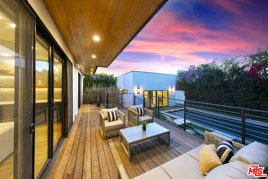 Los Angeles, California, 90048, United States, 4 Bedrooms Bedrooms, ,2 BathroomsBathrooms,Residential,For Sale,1962418